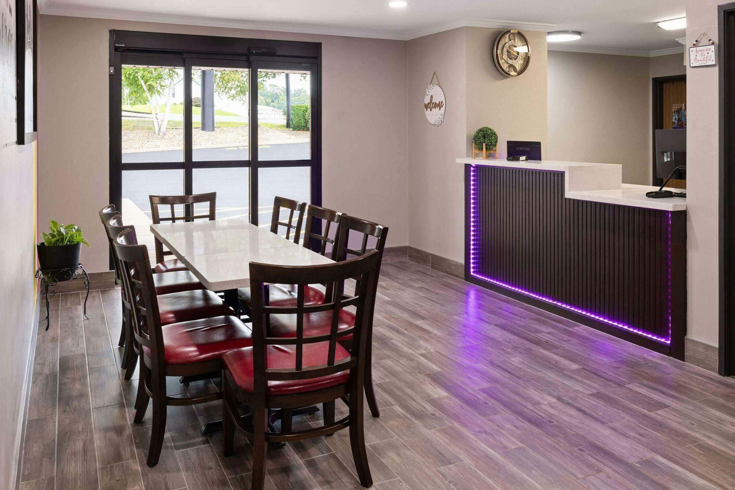 Hotel Super 8 by Wyndham Burnham/Lewistown photo 5