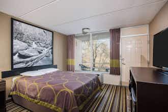 Hotel Super 8 Sevierville Riverside photo 4