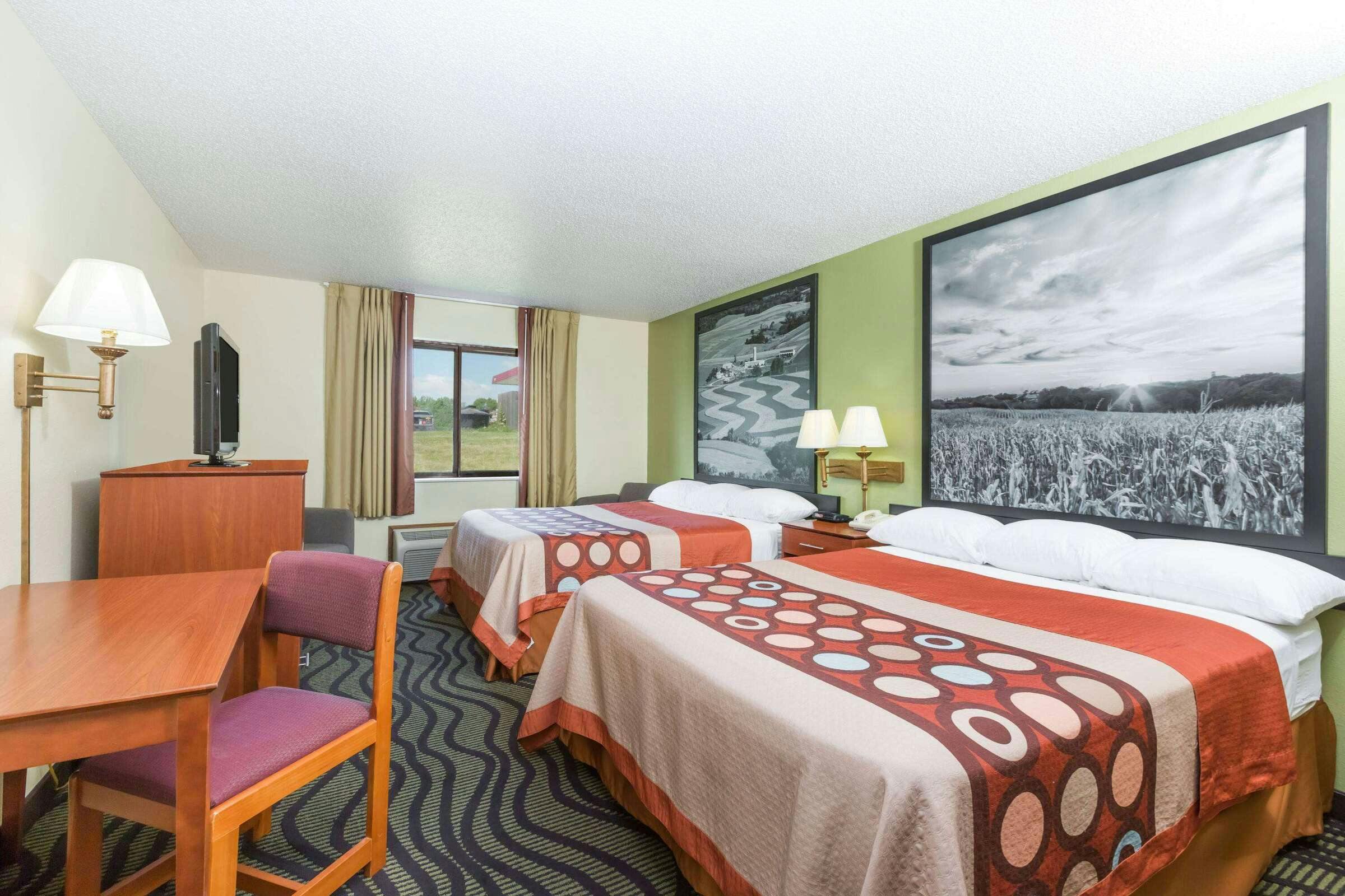 Super 8 by Wyndham Newton