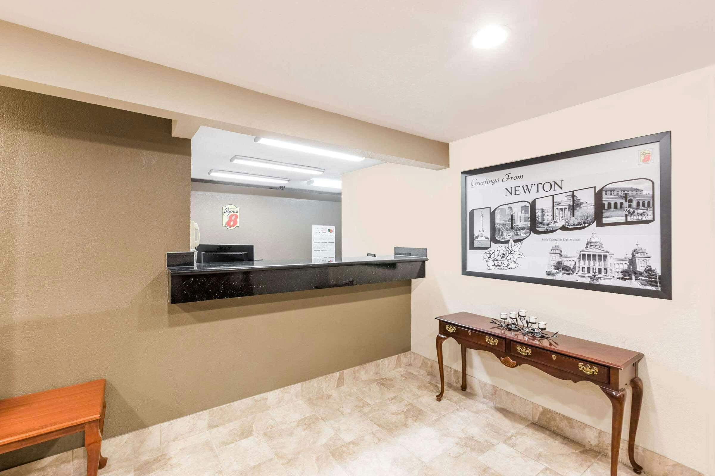 Hotel Super 8 by Wyndham Newton photo 1