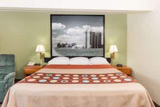 Hotel Super 8 by Wyndham Newton photo 3