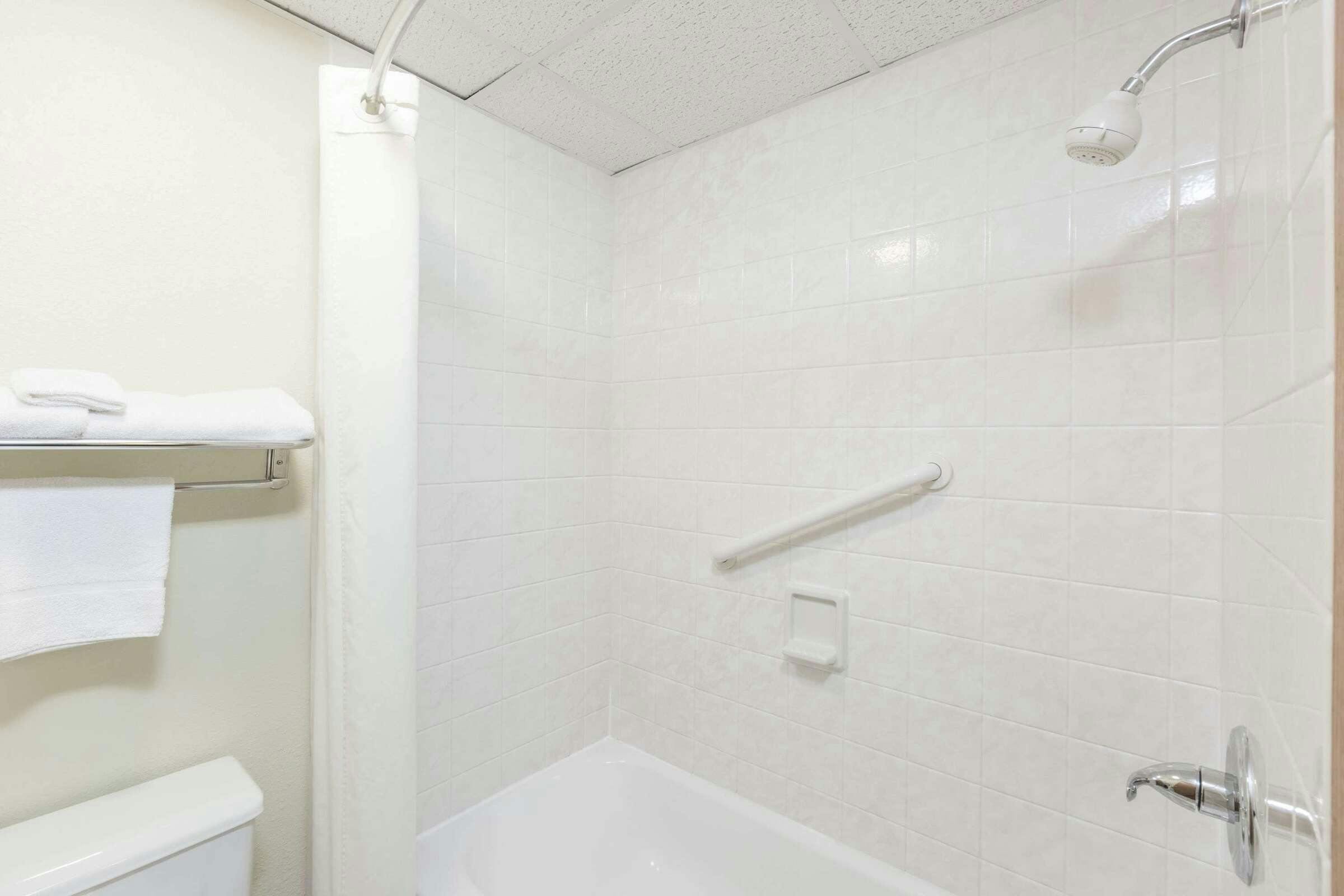 Hotel Super 8 by Wyndham Newton photo 4