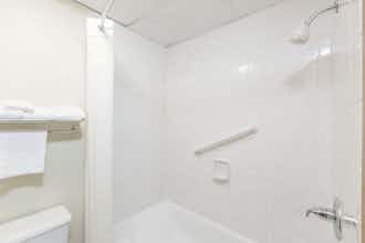 Hotel Super 8 by Wyndham Newton photo 4