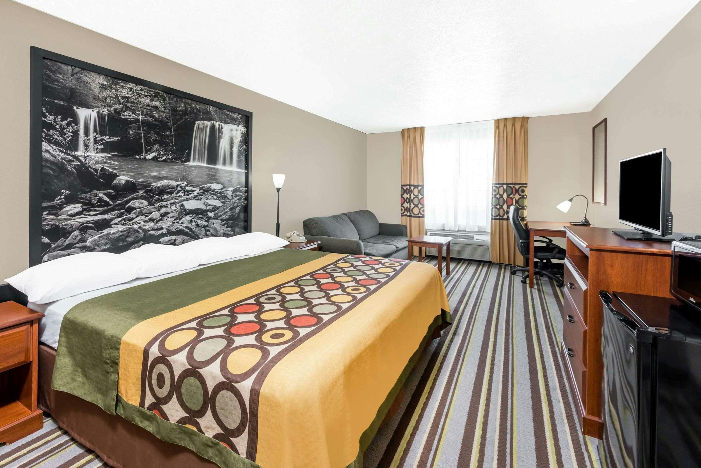 Hotel Super 8 Bolivar MO photo 3