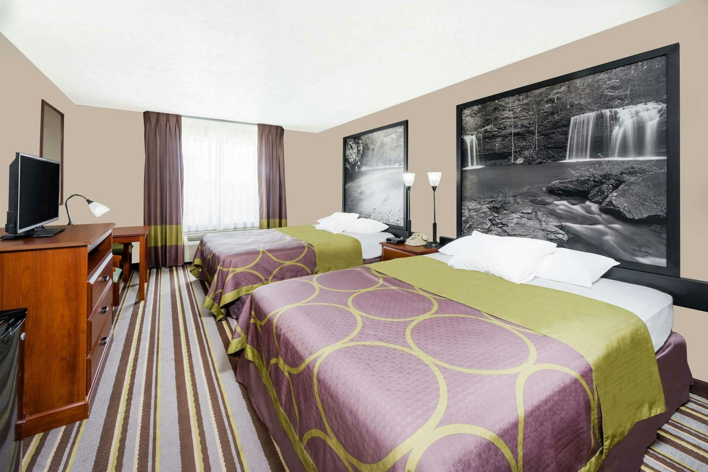 Hotel Super 8 Bolivar MO photo 4