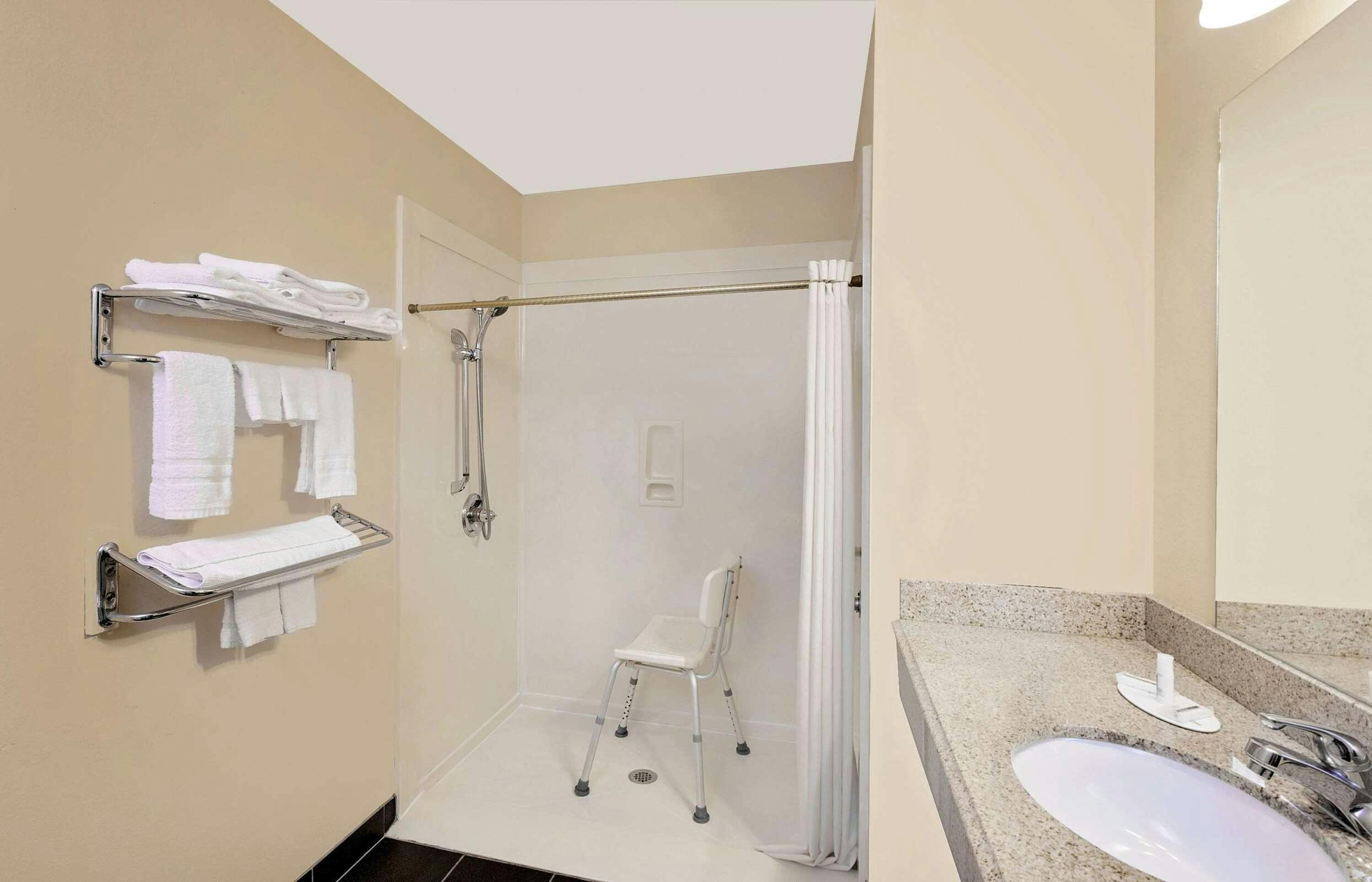 Hotel Super 8 by Wyndham Siloam Springs photo 5