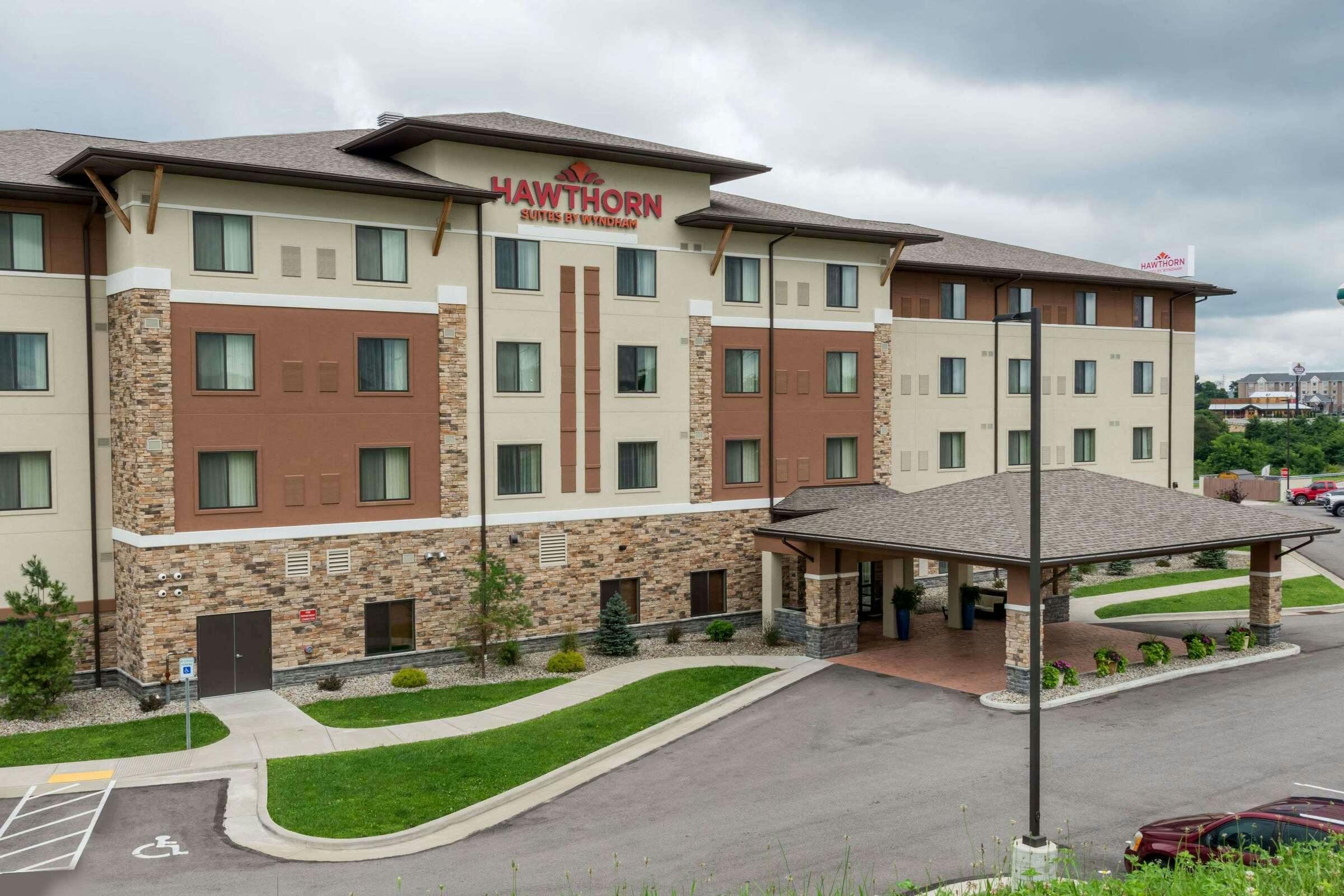 Hawthorn Suites by Wyndham Wheeling at the Highlands
