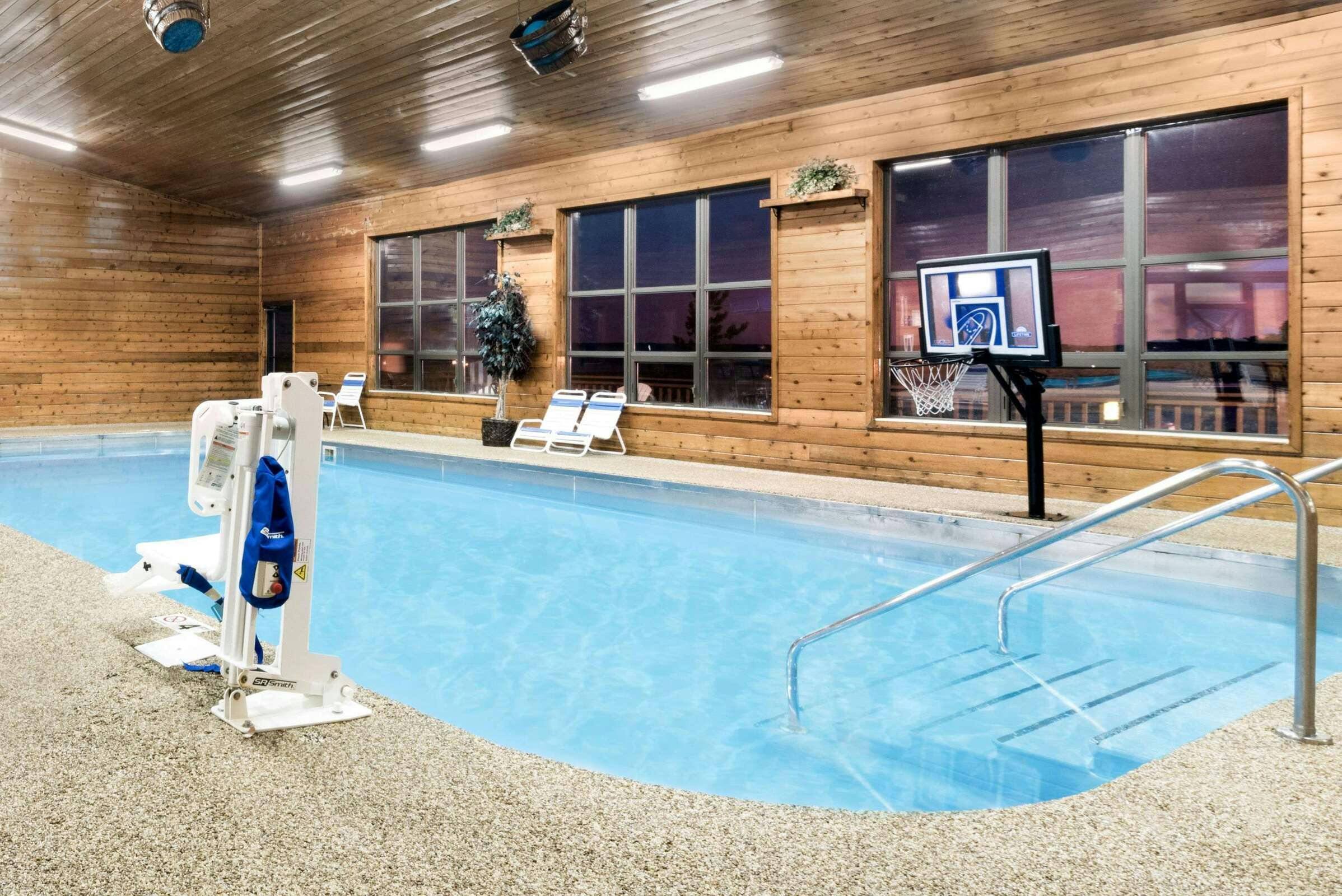 Hotel Super 8 by Wyndham Chamberlain SD photo 2