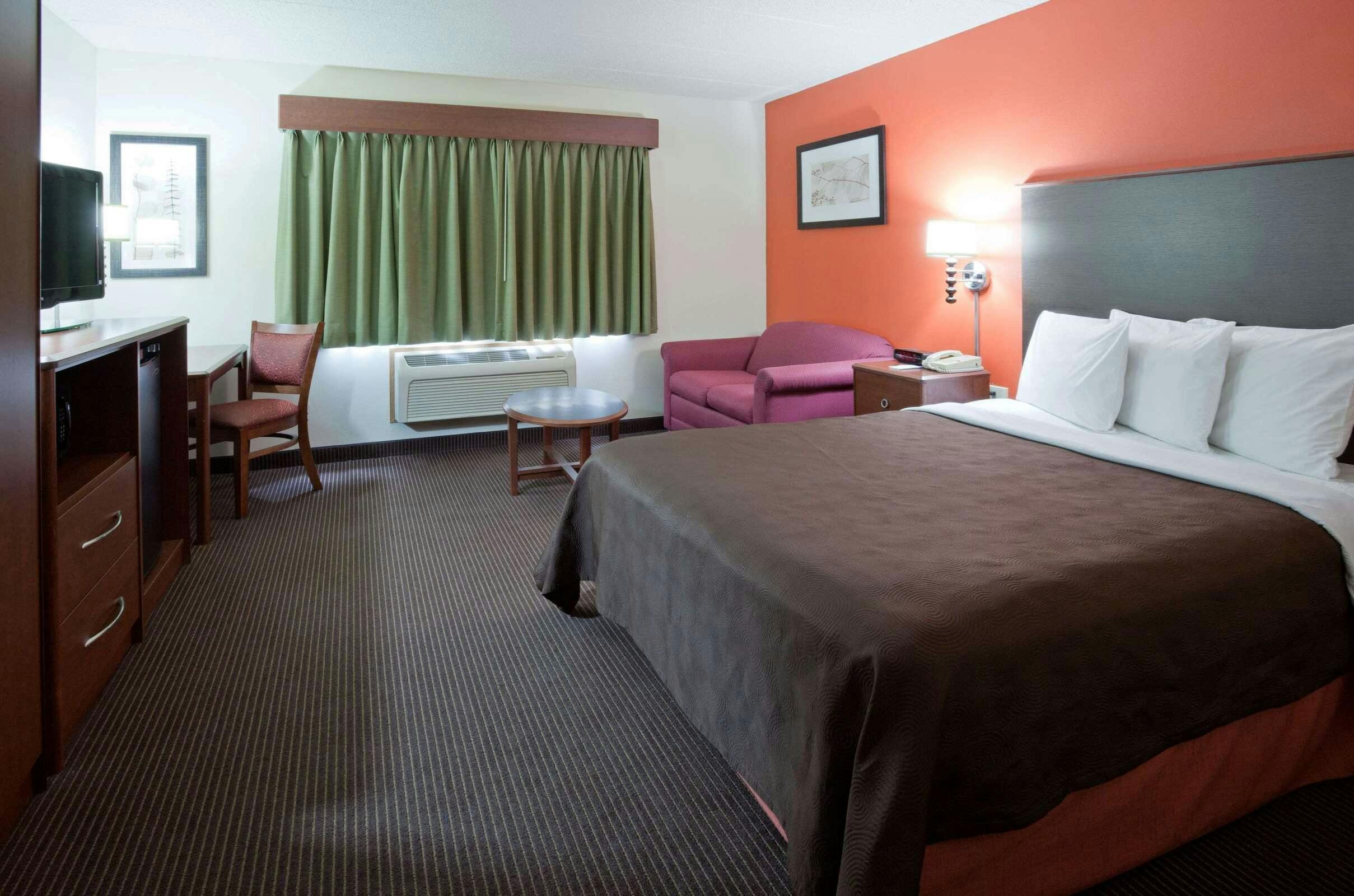 Hotel AmericInn Coon Rapids photo 3