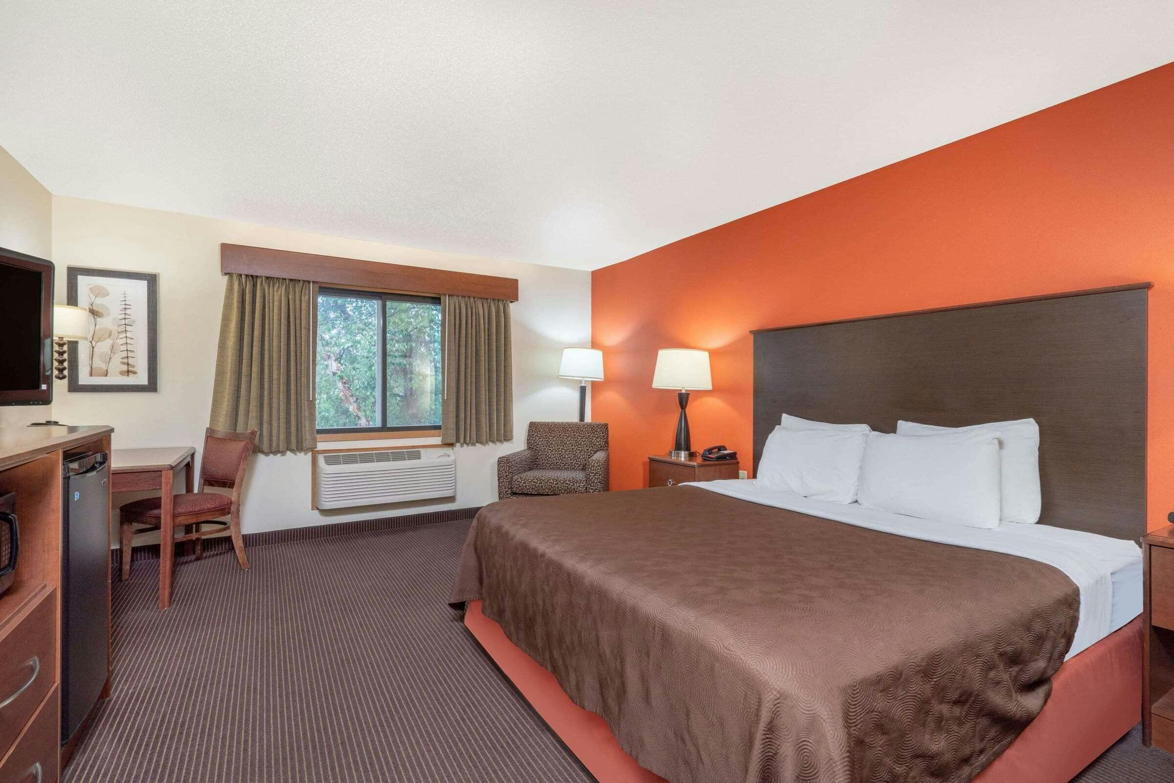 Hotel AmericInn Coon Rapids photo 5