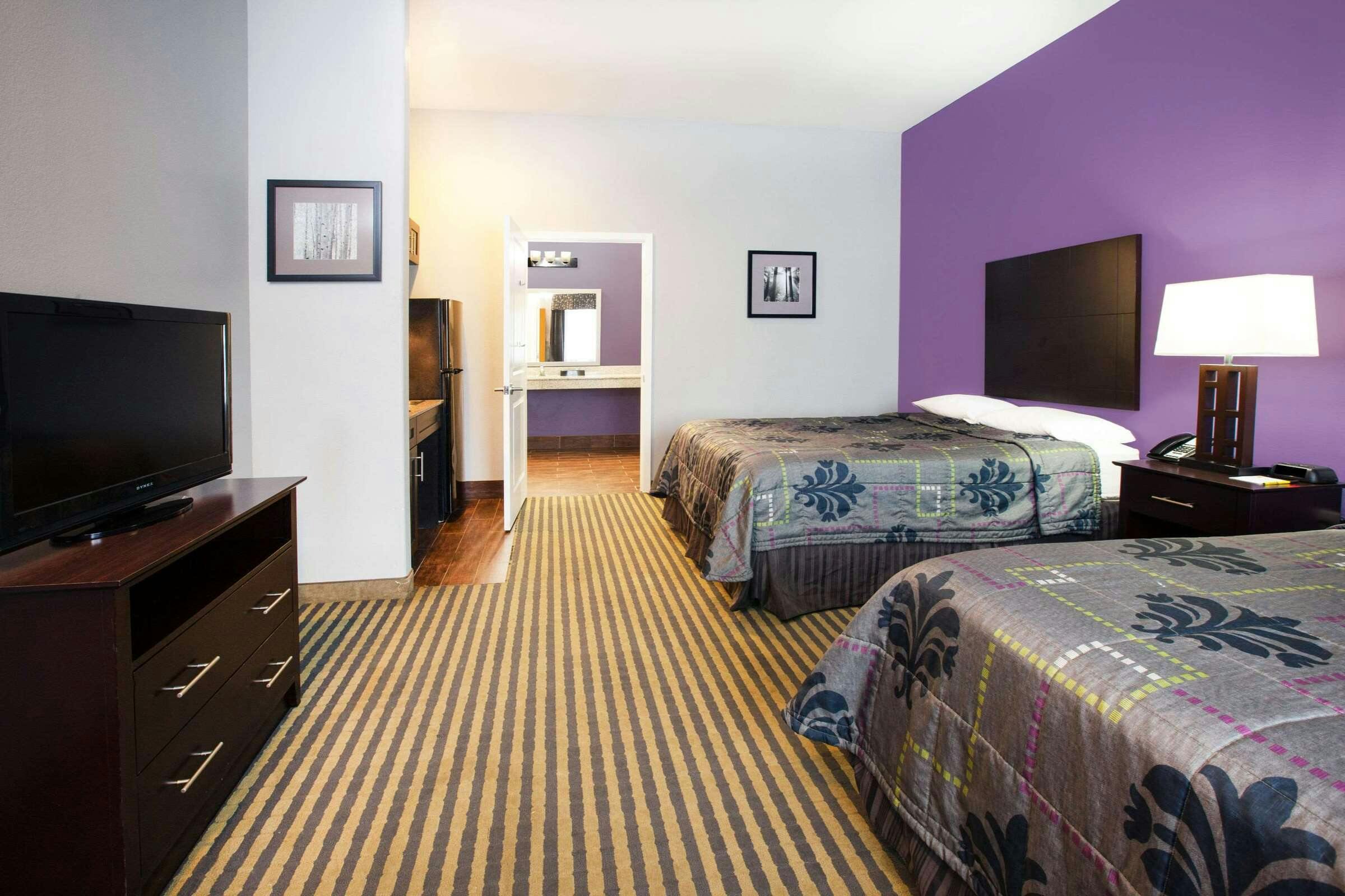 Hotel Super 8 by Wyndham Carthage TX photo 5