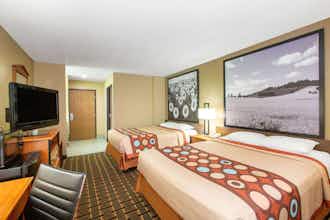 Hotel Super 8 by Wyndham Ottawa photo 1