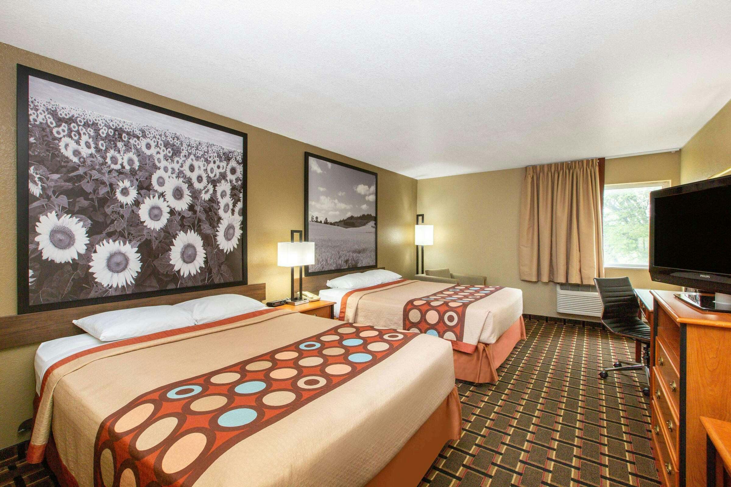 Hotel Super 8 by Wyndham Ottawa photo 2