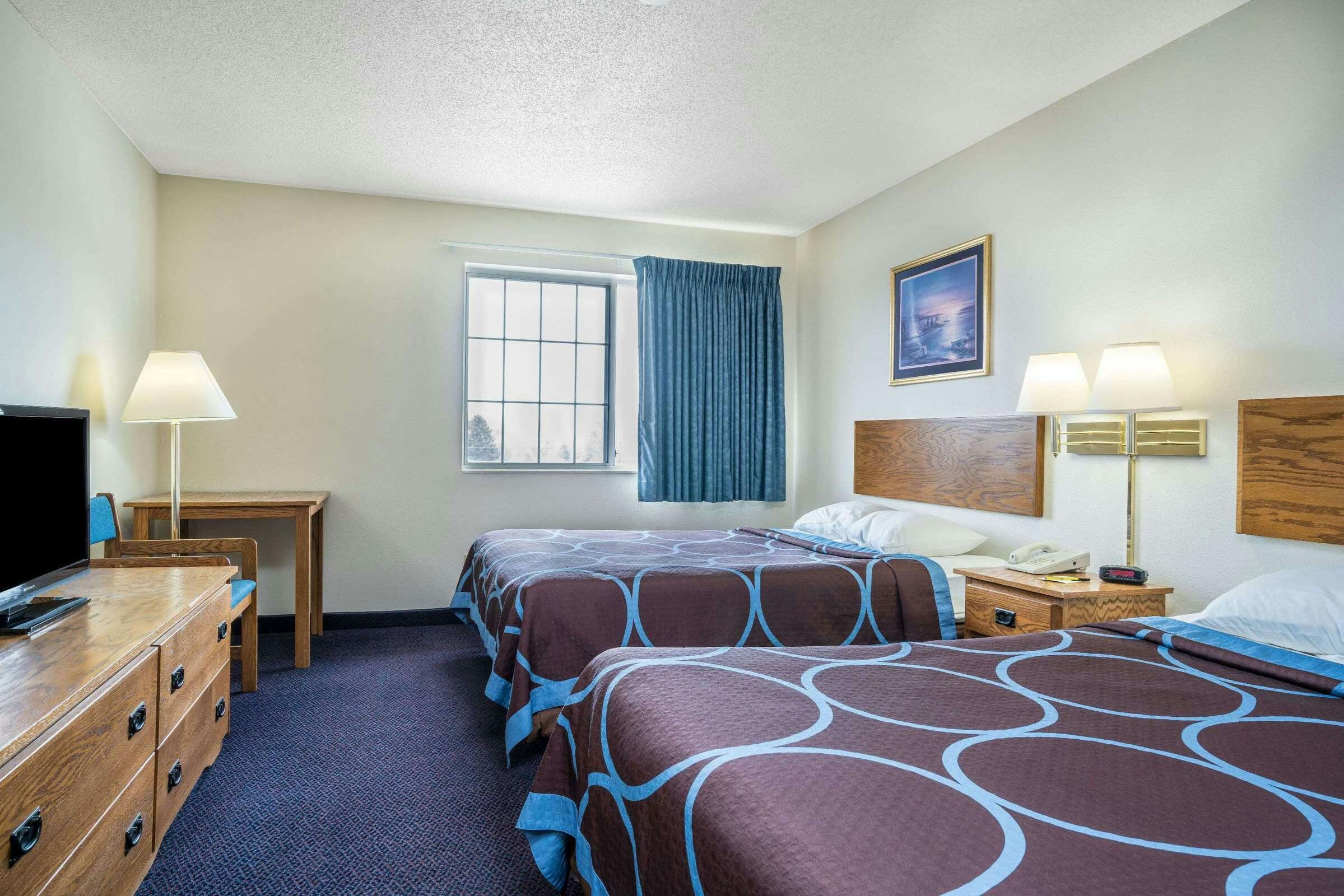 Hotel Super 8 by Wyndham Neillsville WI photo 2