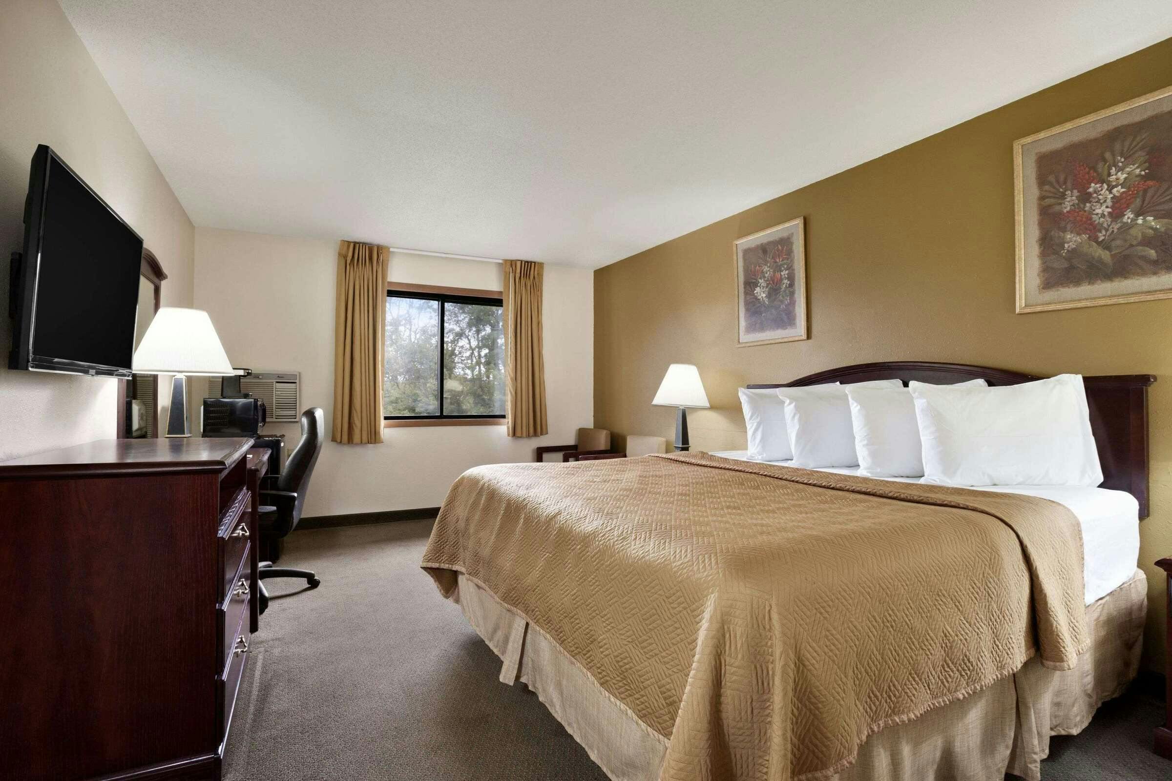 Hotel Travelodge by Wyndham La Porte/Michigan City Area photo 5