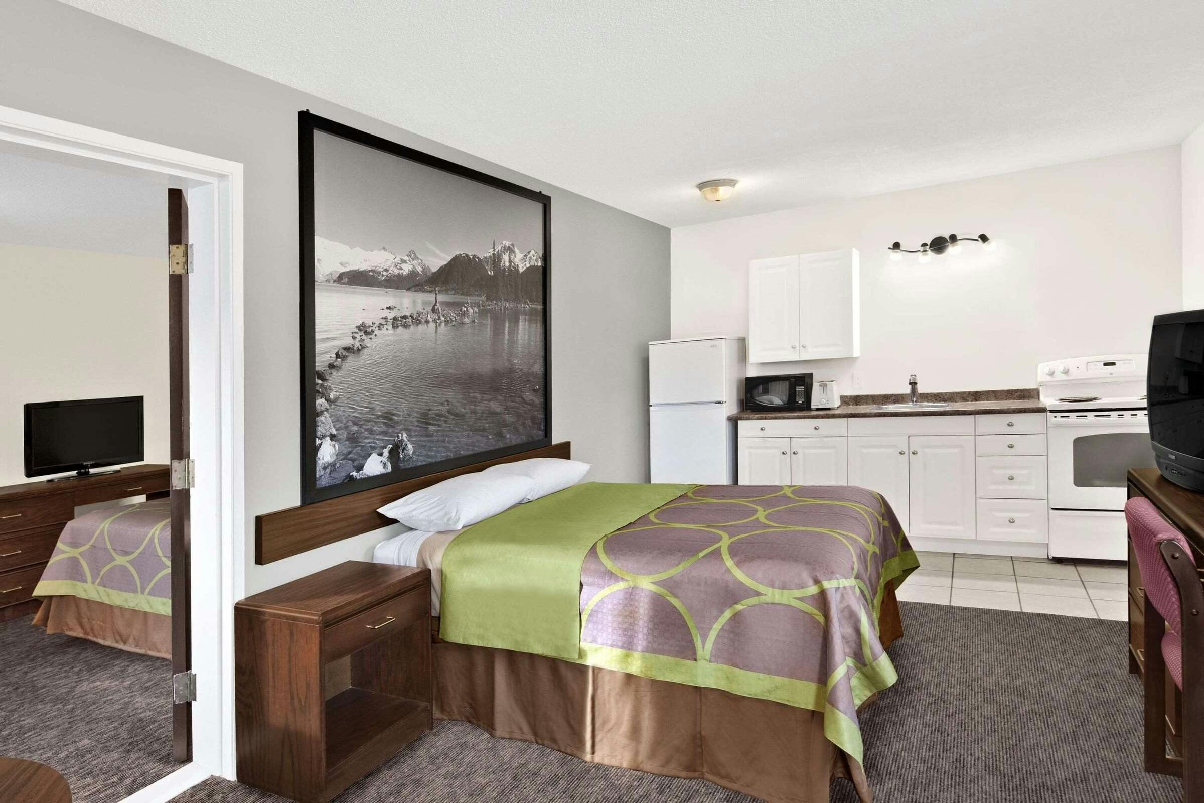 Hotel Super 8 by Wyndham Kamloops East photo 3