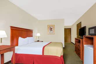 Hotel Baymont by Wyndham Enid photo 1