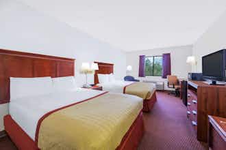 Hotel Baymont by Wyndham Enid photo 2