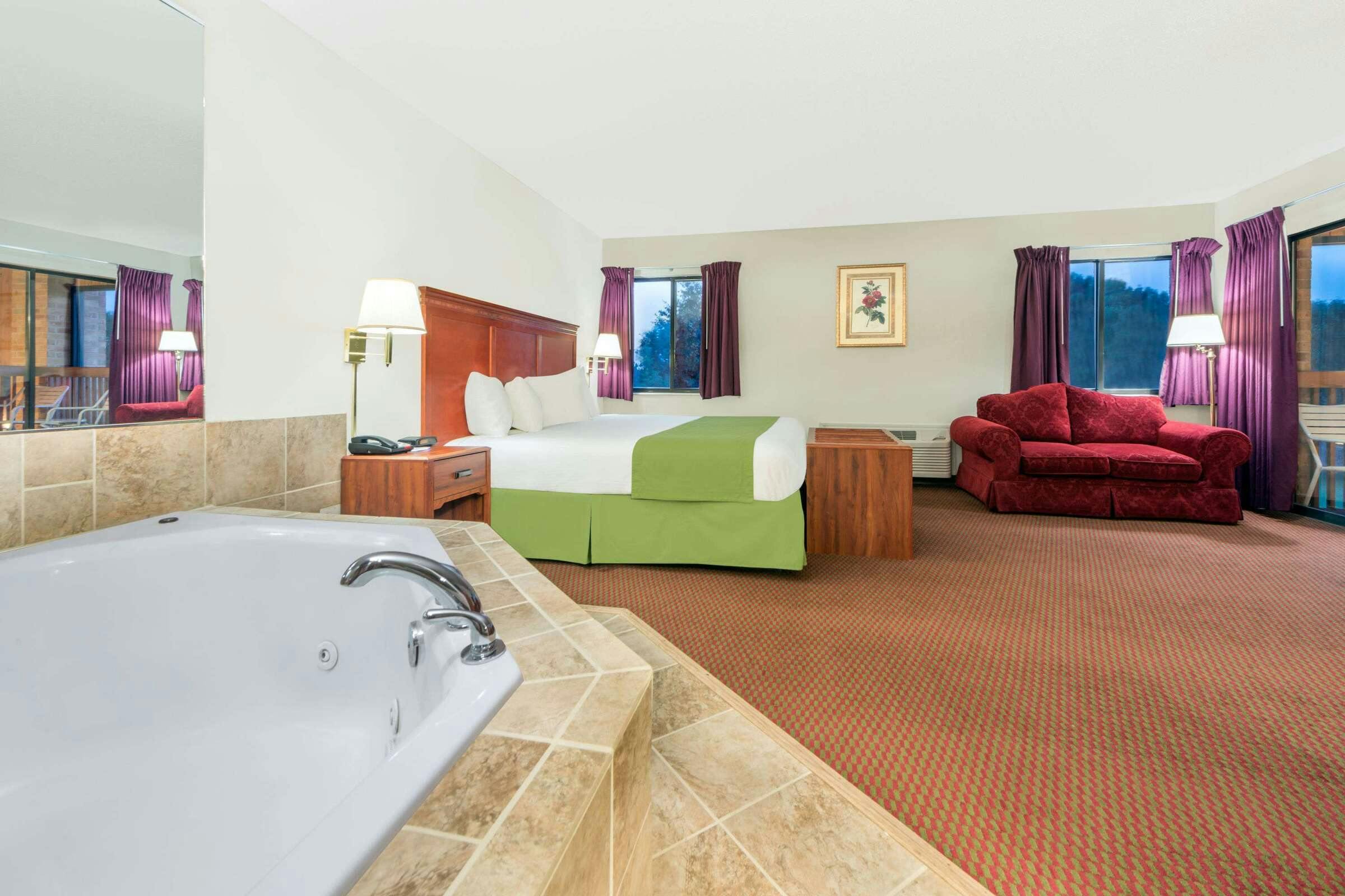 Hotel Baymont by Wyndham Enid photo 4