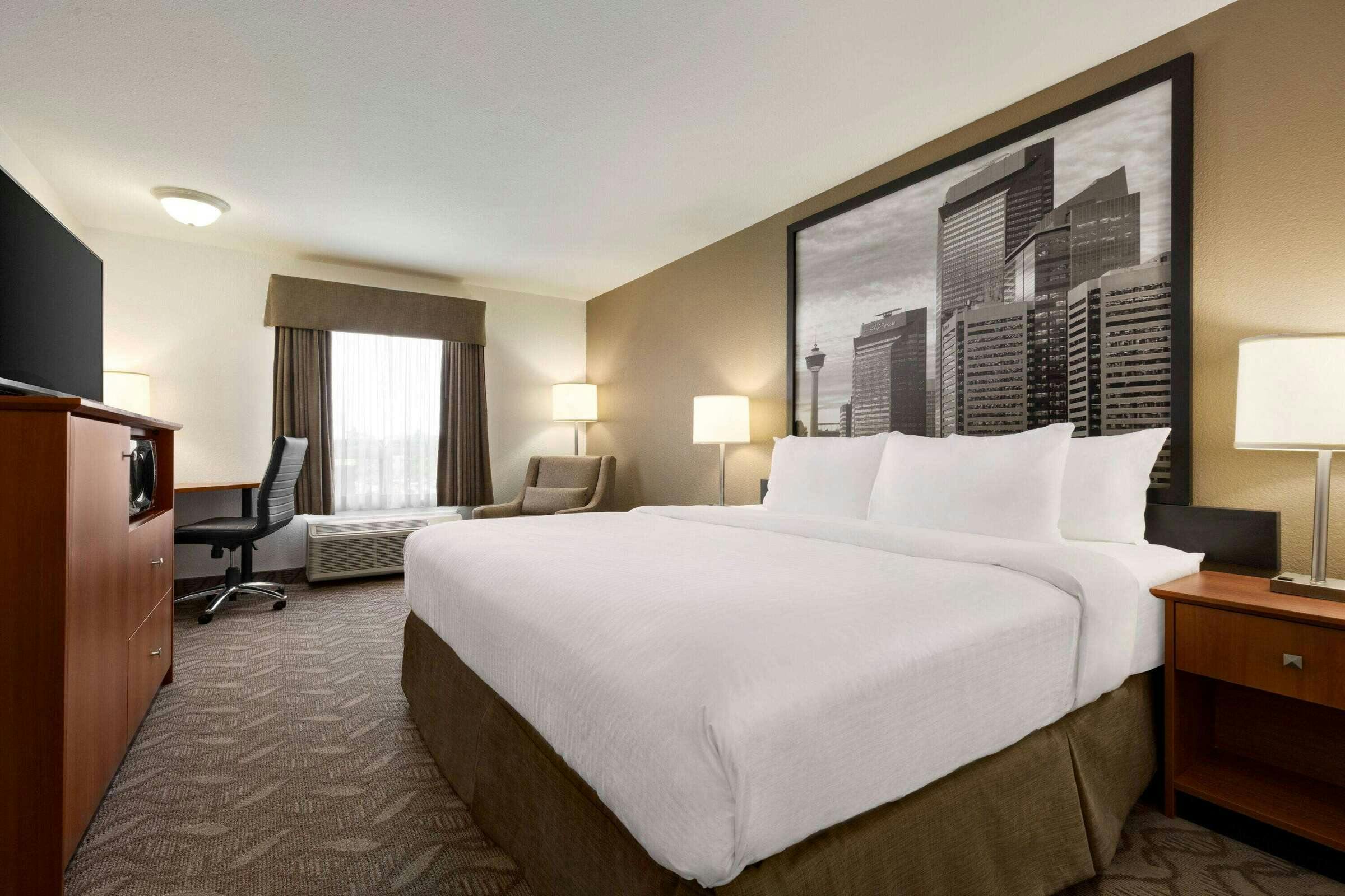 Hotel Super 8 Calgary Shawnessy Area photo 1