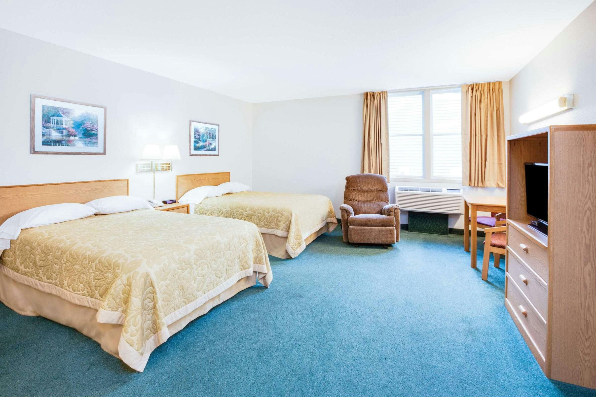 Hotel Super 8 by Wyndham Brooklyn photo 3