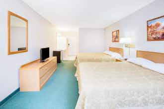 Hotel Super 8 by Wyndham Brooklyn photo 2