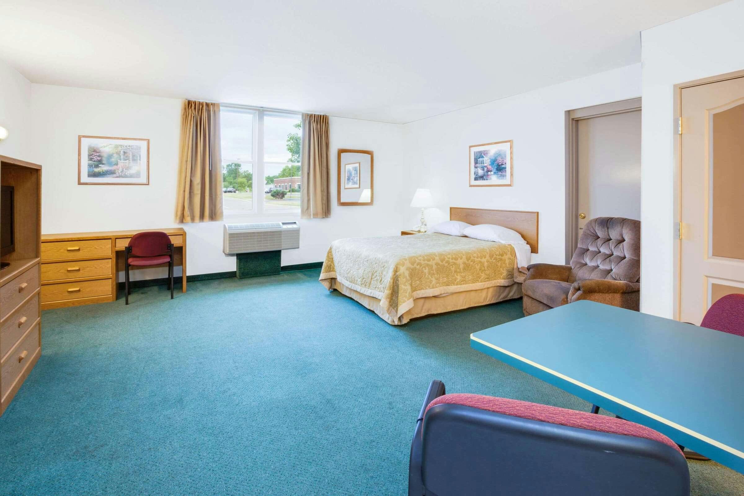 Hotel Super 8 by Wyndham Brooklyn photo 1
