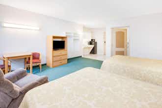 Hotel Super 8 by Wyndham Brooklyn photo 4