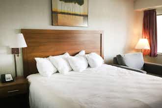 Hotel Super 8 by Wyndham Petoskey photo 1