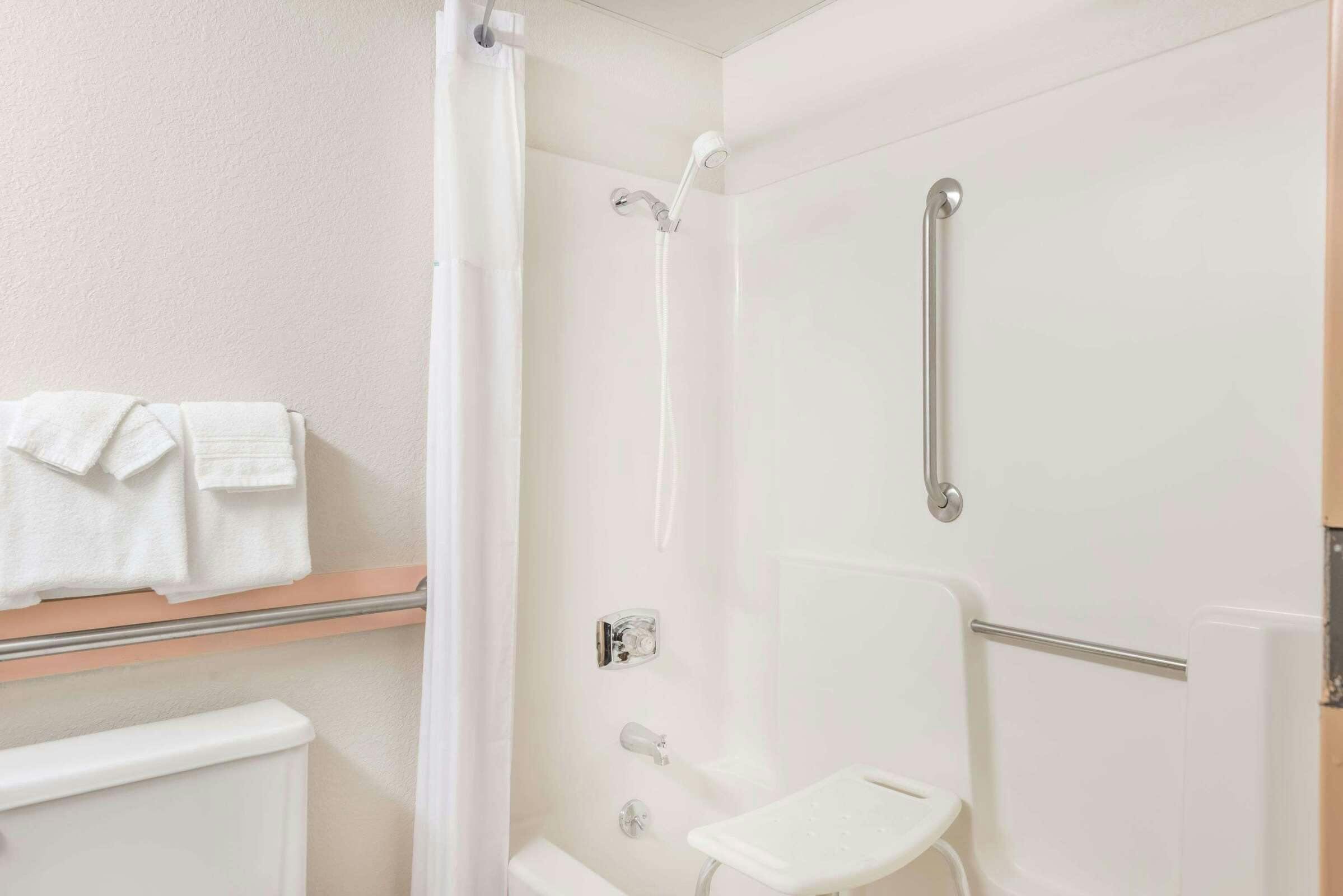 Hotel Days Inn by Wyndham Kirksville photo 3