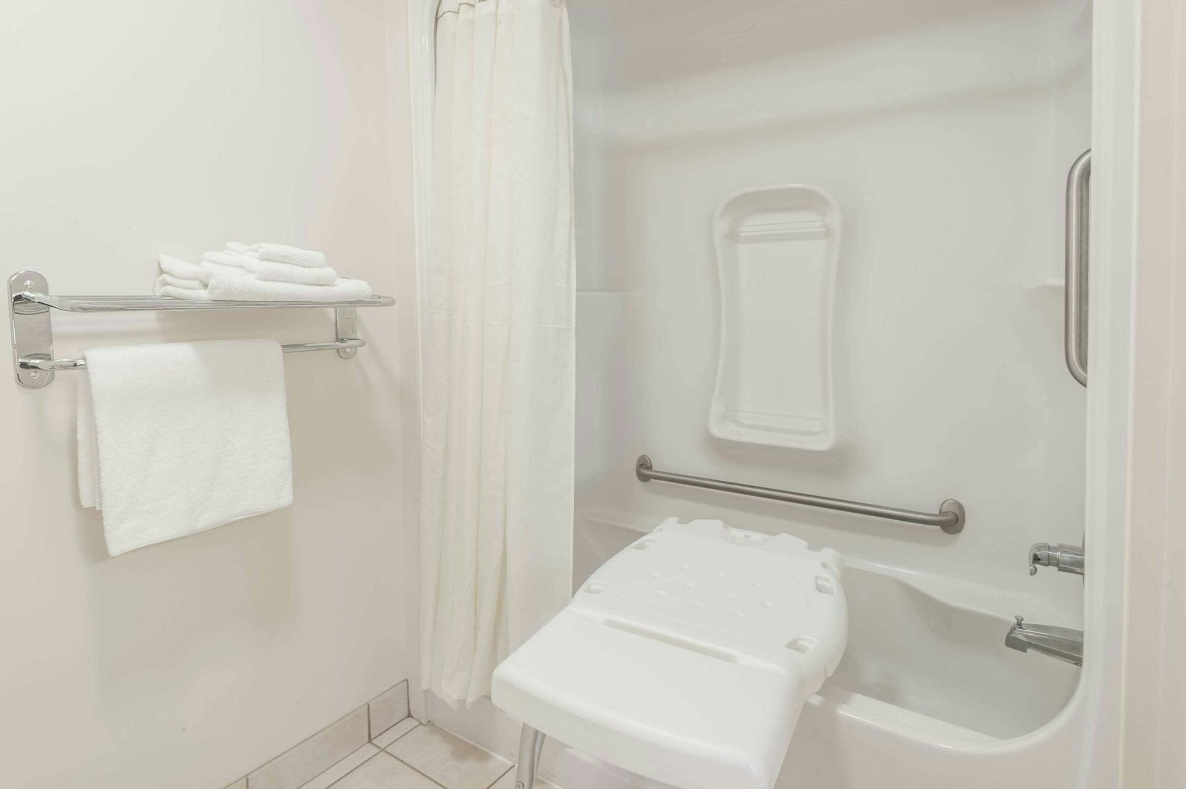 Hotel Super 8 Edmonton West photo 5