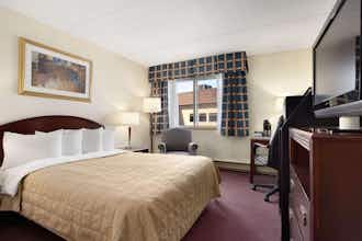 Hotel Travelodge by Wyndham Ottawa East photo 2