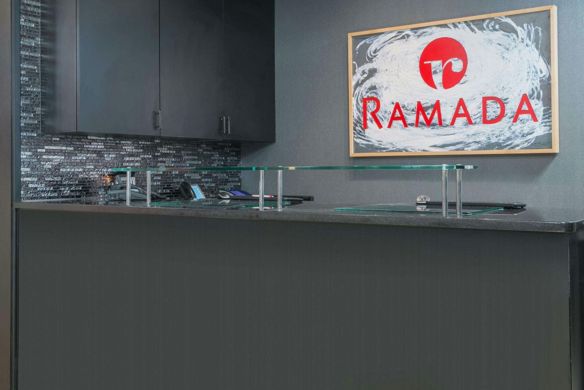 Hotel Ramada by Wyndham Catlettsburg/Ashland photo 1