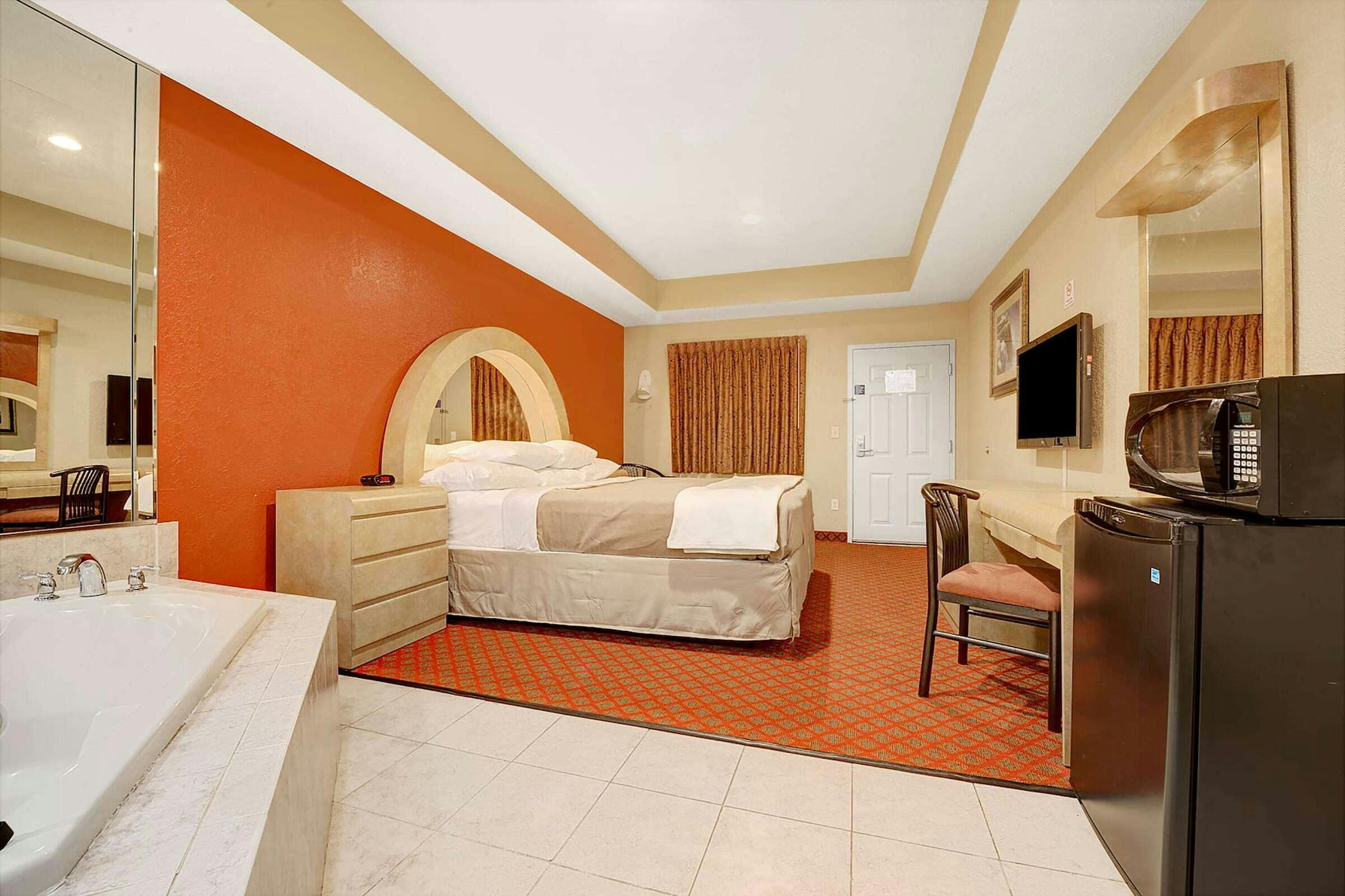 Hotel Days Inn & Suites by Wyndham Niagara Falls/Buffalo photo 1