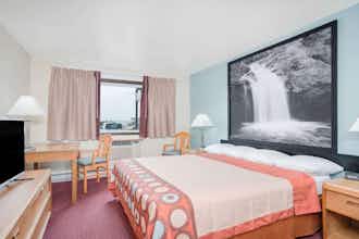 Hotel Super 8 Tomah Wisconsin photo 4