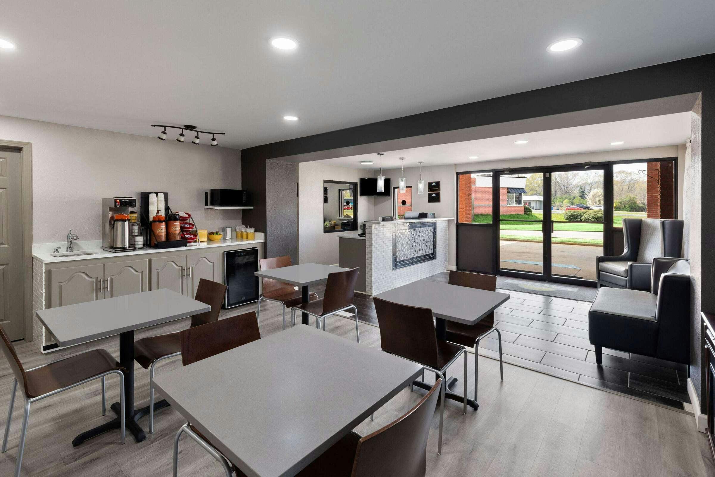 Hotel Days Inn by Wyndham Childersburg/Sylacauga photo 2