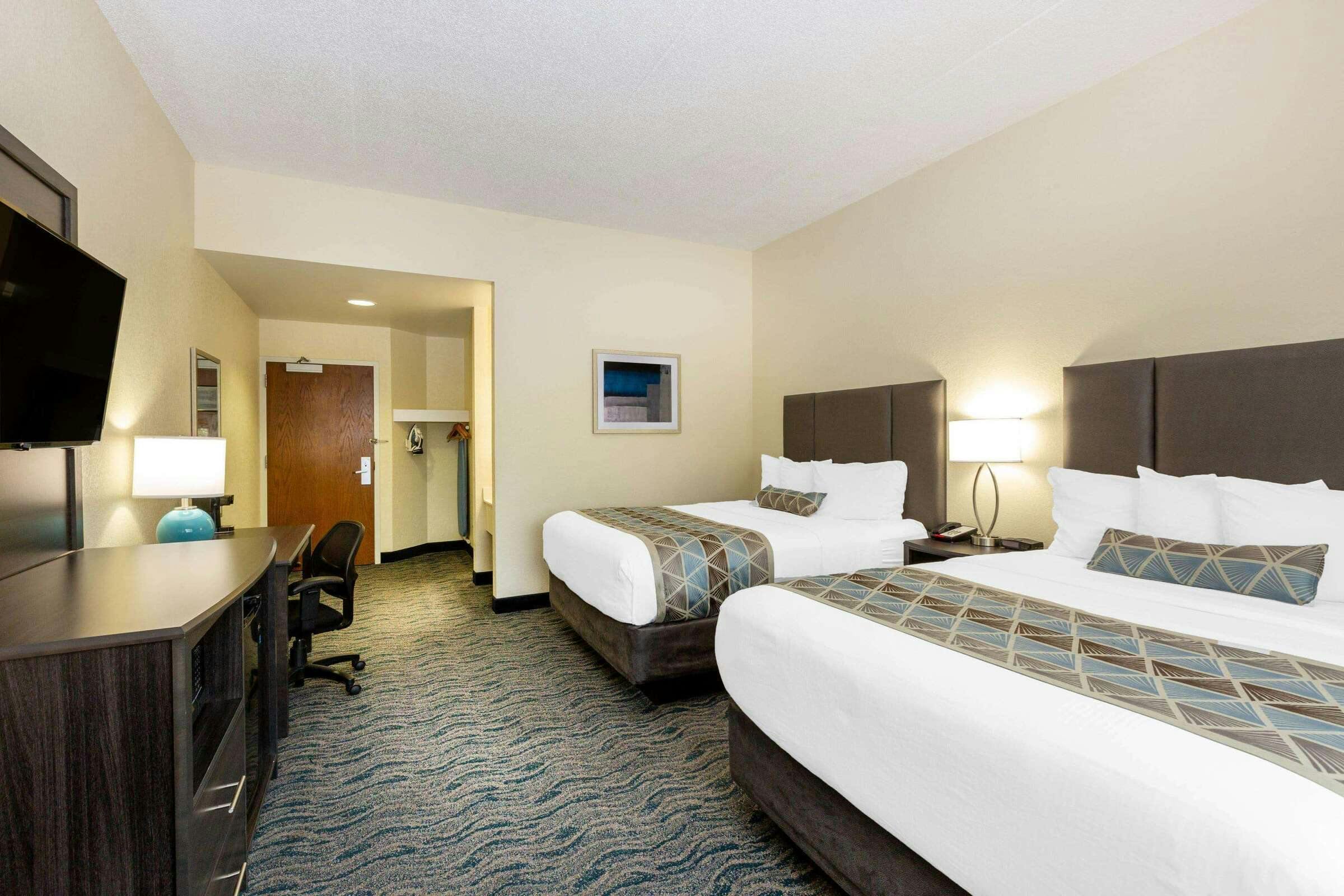 Hotel Baymont Inn Des Moines Airport photo 1