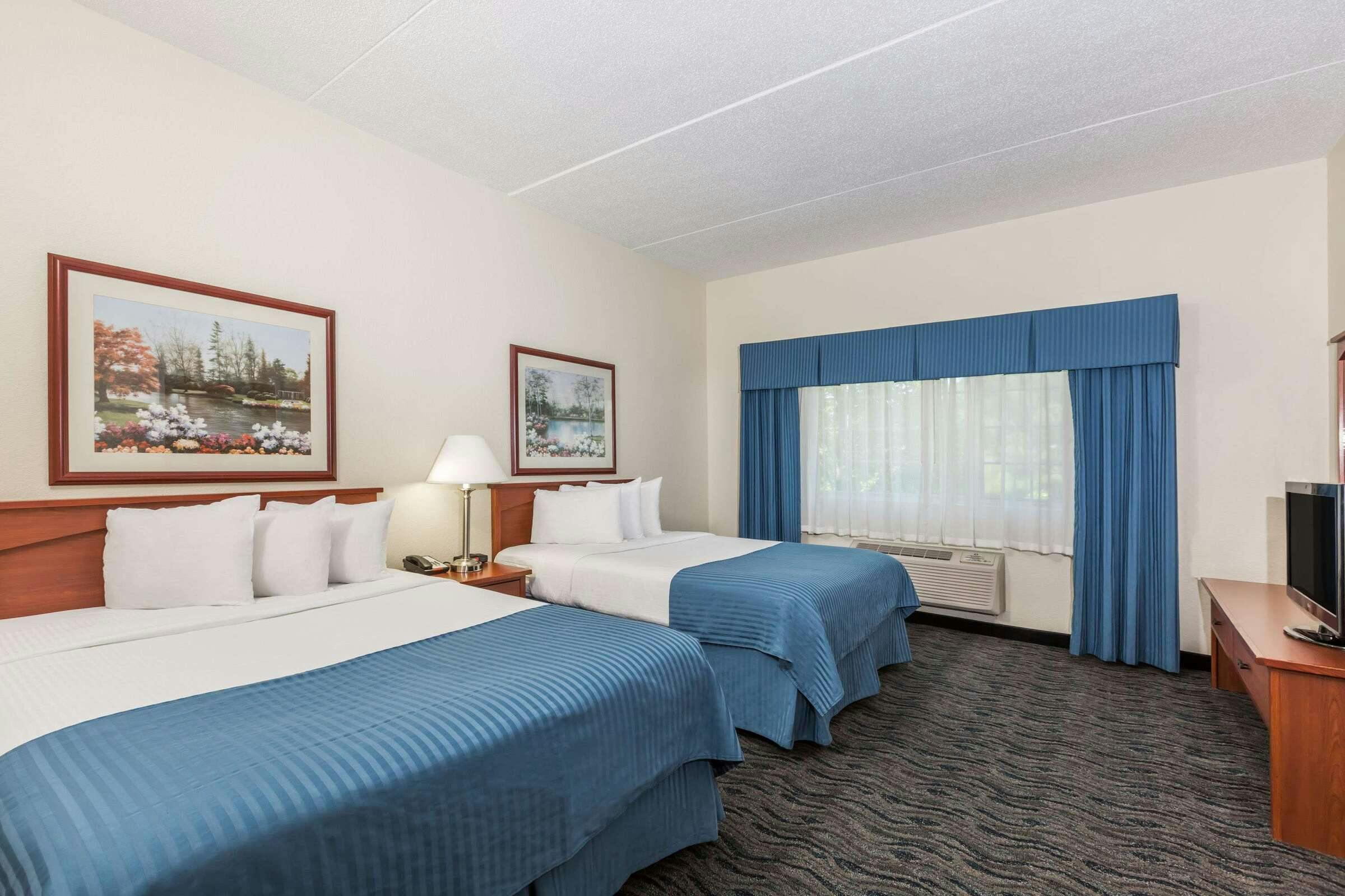 Hotel Baymont Inn Des Moines Airport photo 4