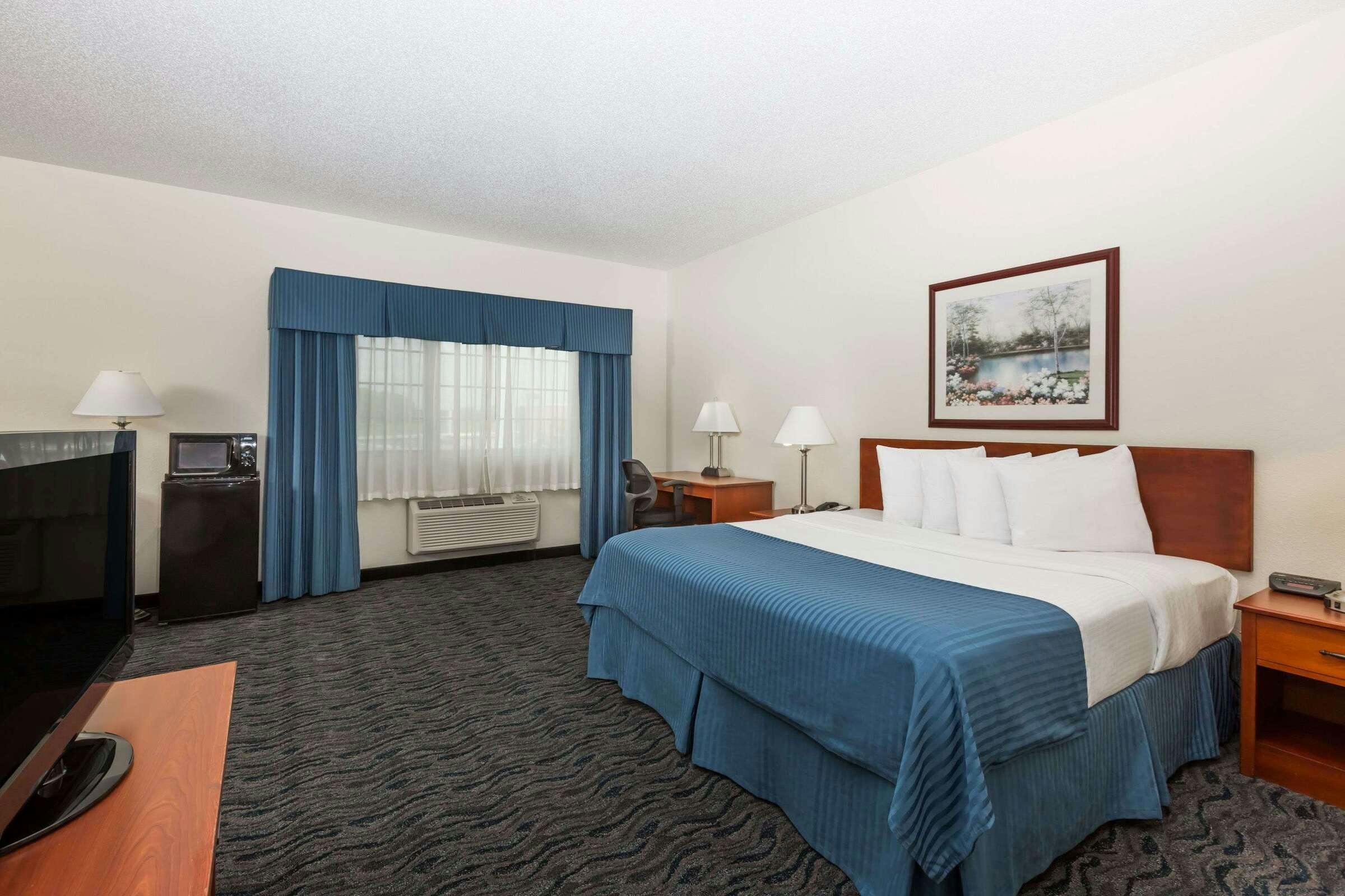 Hotel Baymont Inn Des Moines Airport photo 5