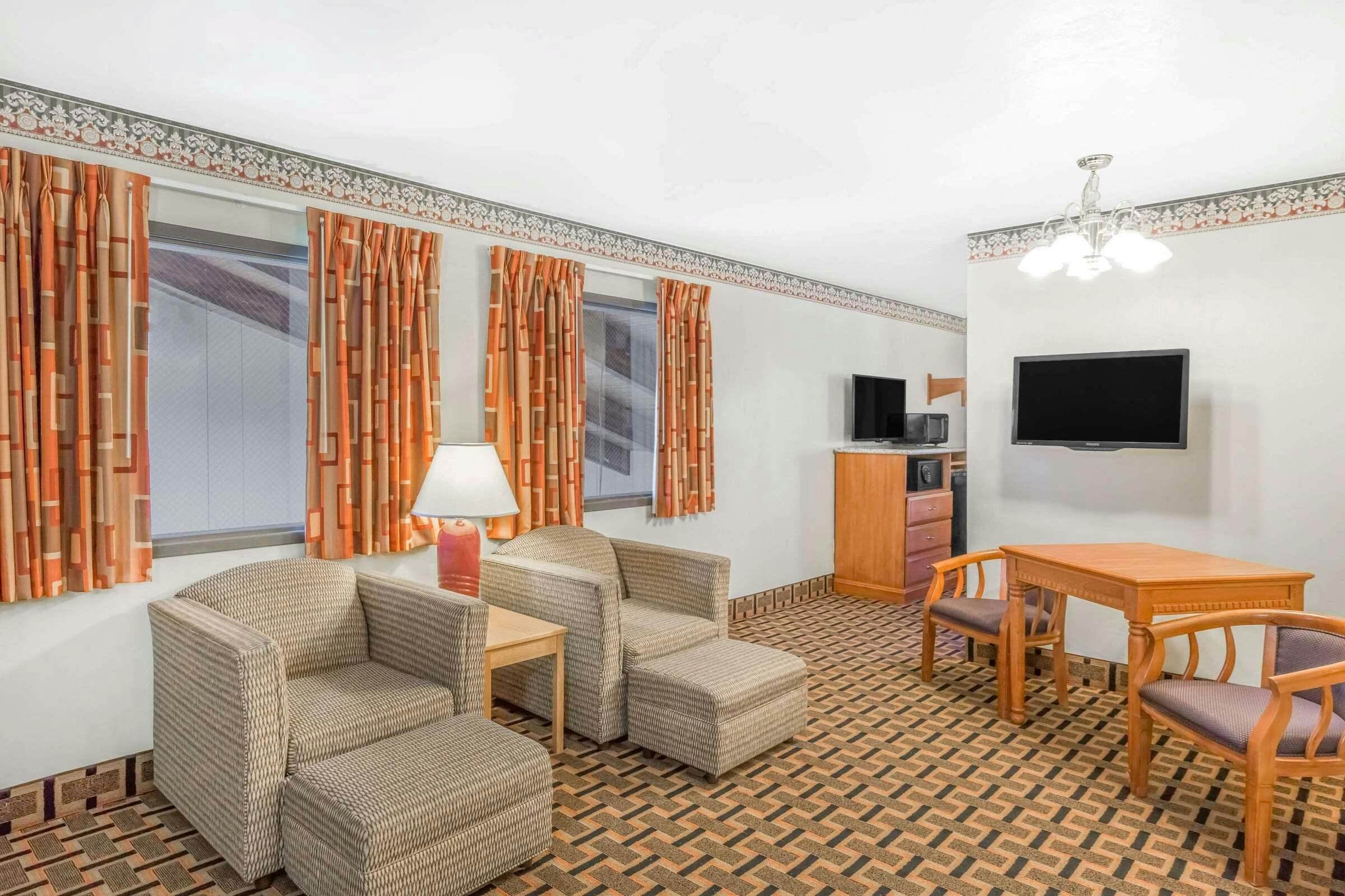 Hotel Super 8 by Wyndham Grants Pass photo 4