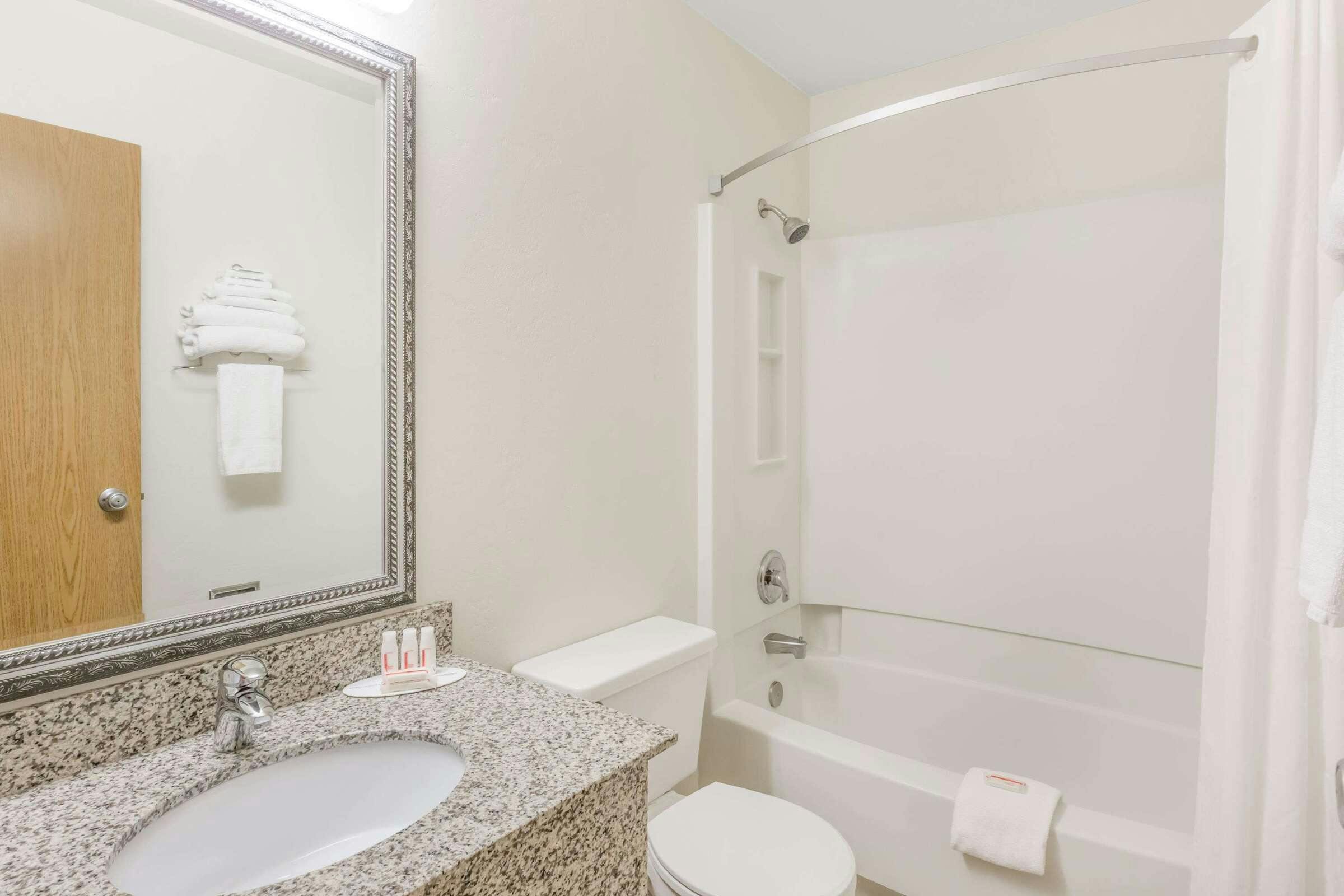 Hotel Super 8 by Wyndham Grants Pass photo 5