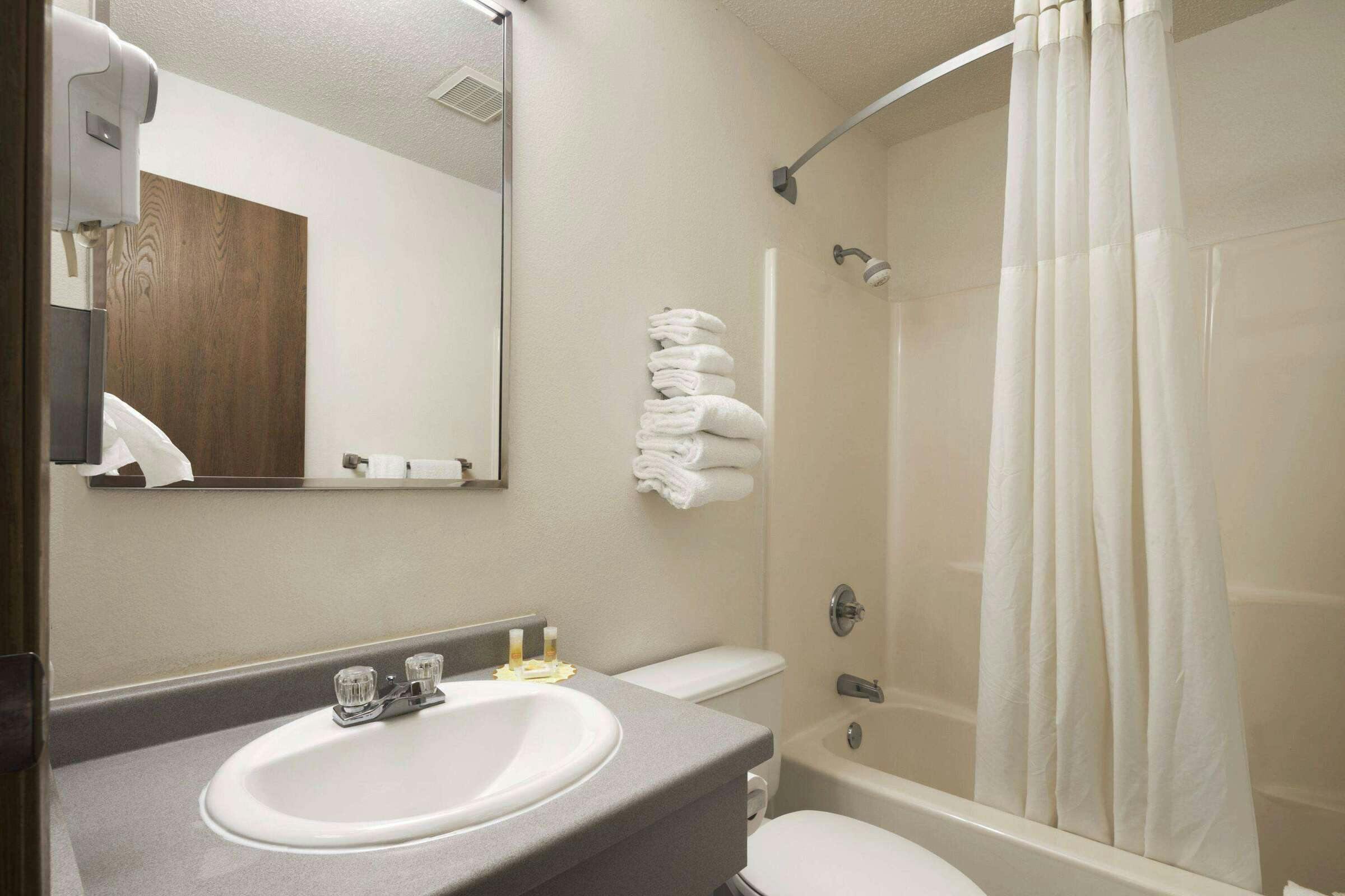 Hotel Days Inn by Wyndham Willmar photo 2