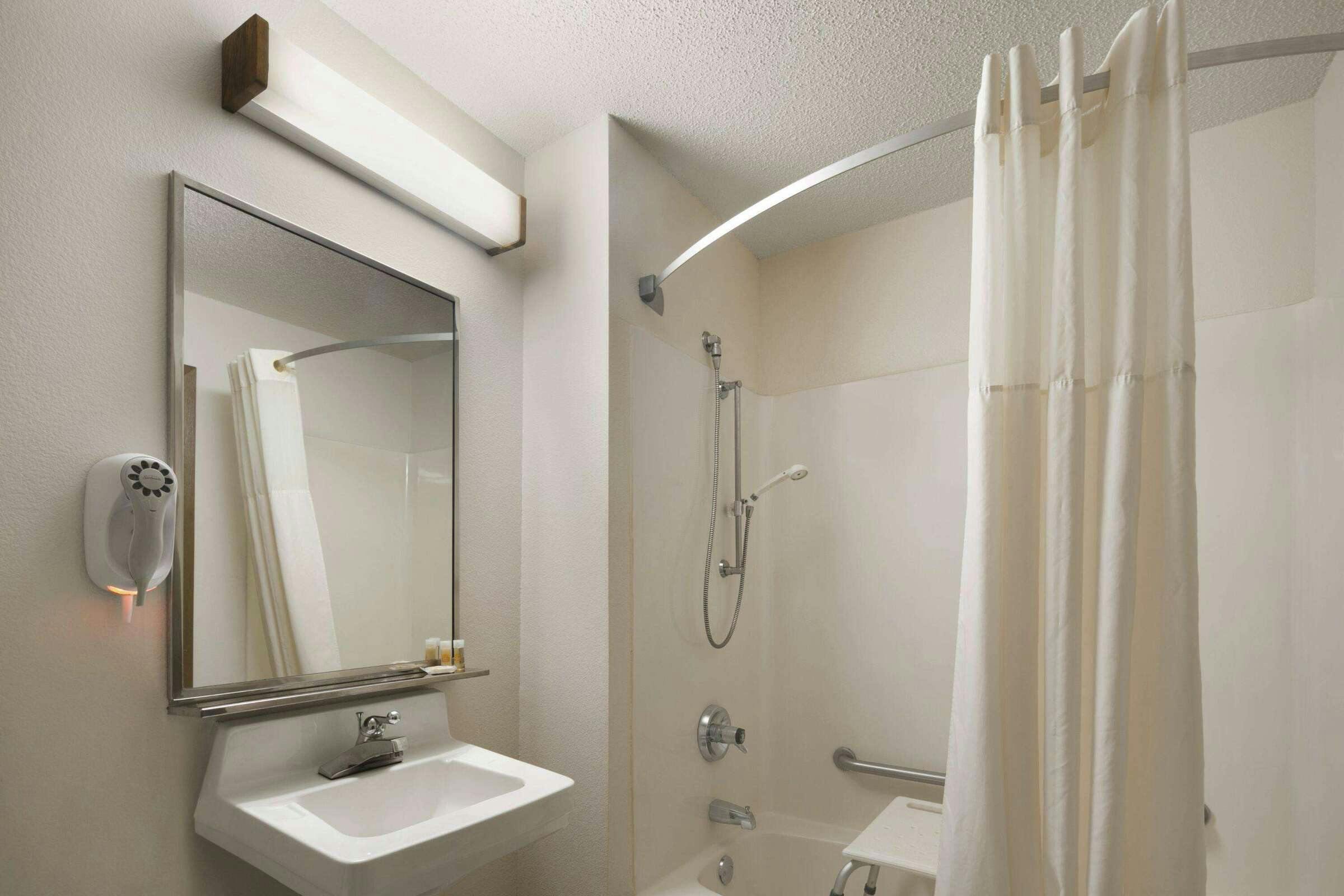 Hotel Days Inn by Wyndham Willmar photo 5