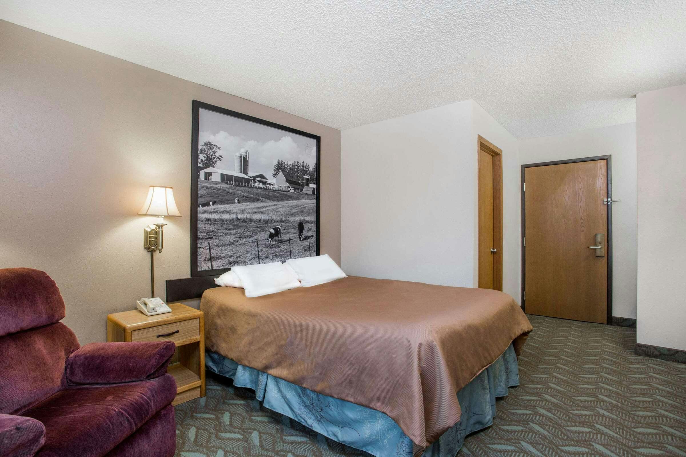 Hotel Super 8 Monroe WI photo 5