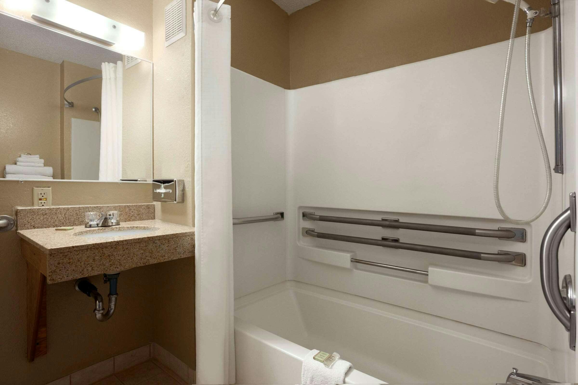 Hotel Super 8 Pulaski photo 3