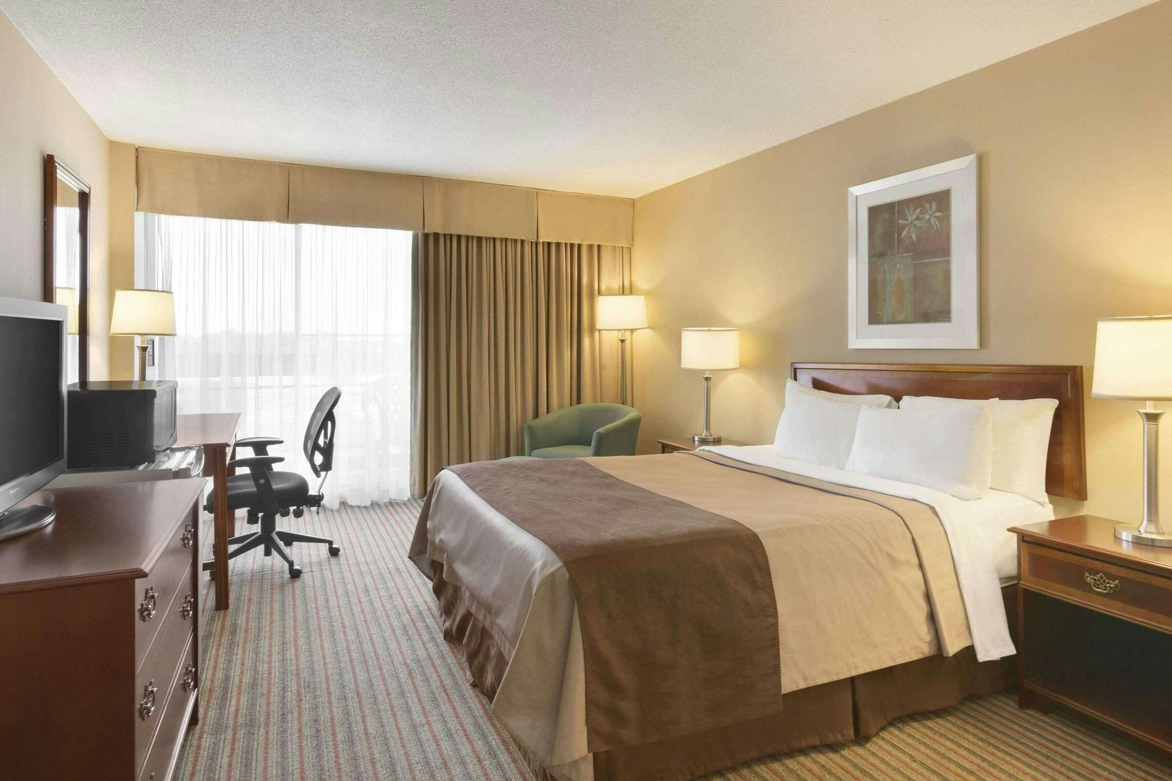 Hotel Ramada Belleville Harbourview photo 1