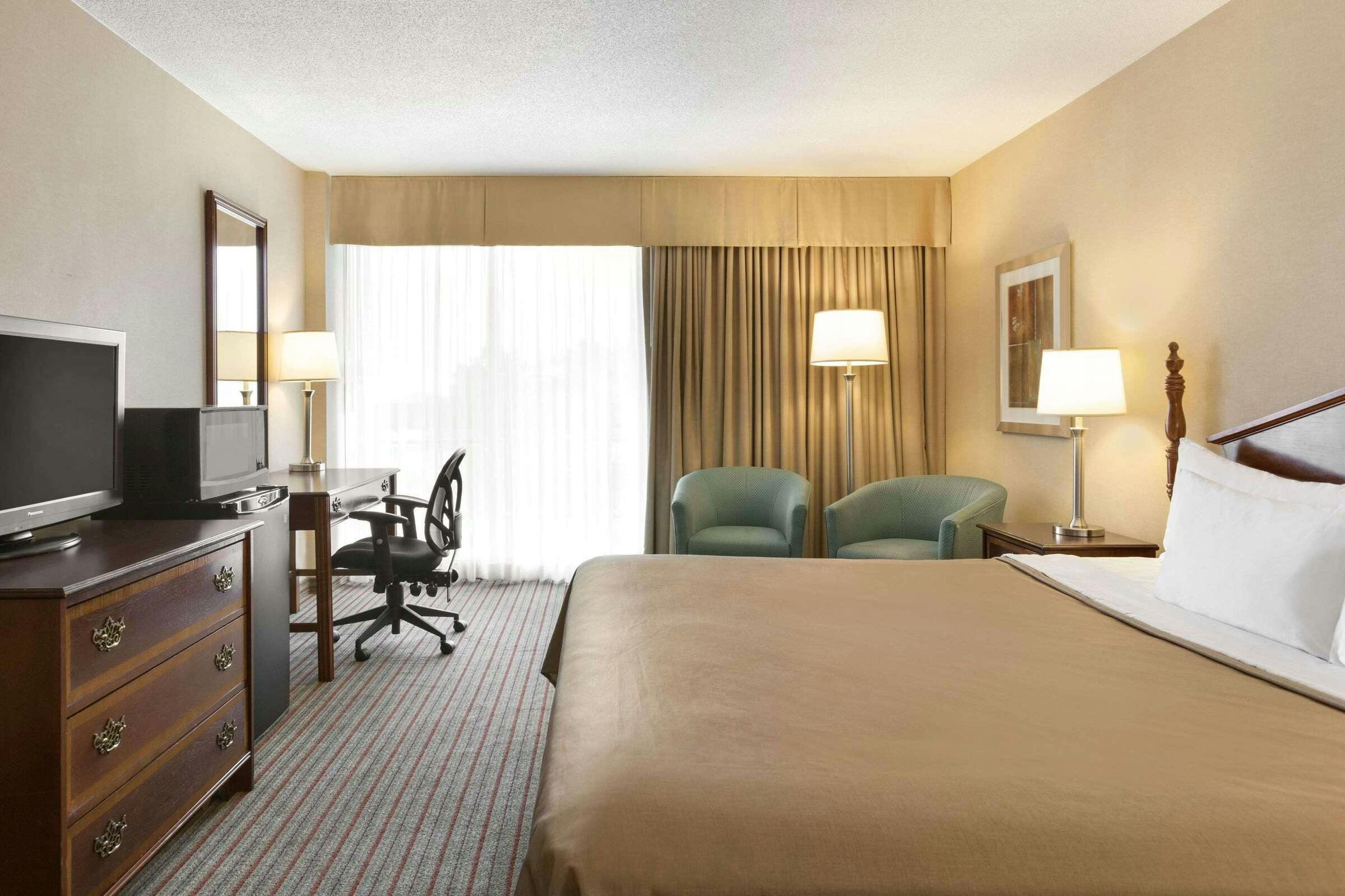 Hotel Ramada Belleville Harbourview photo 3