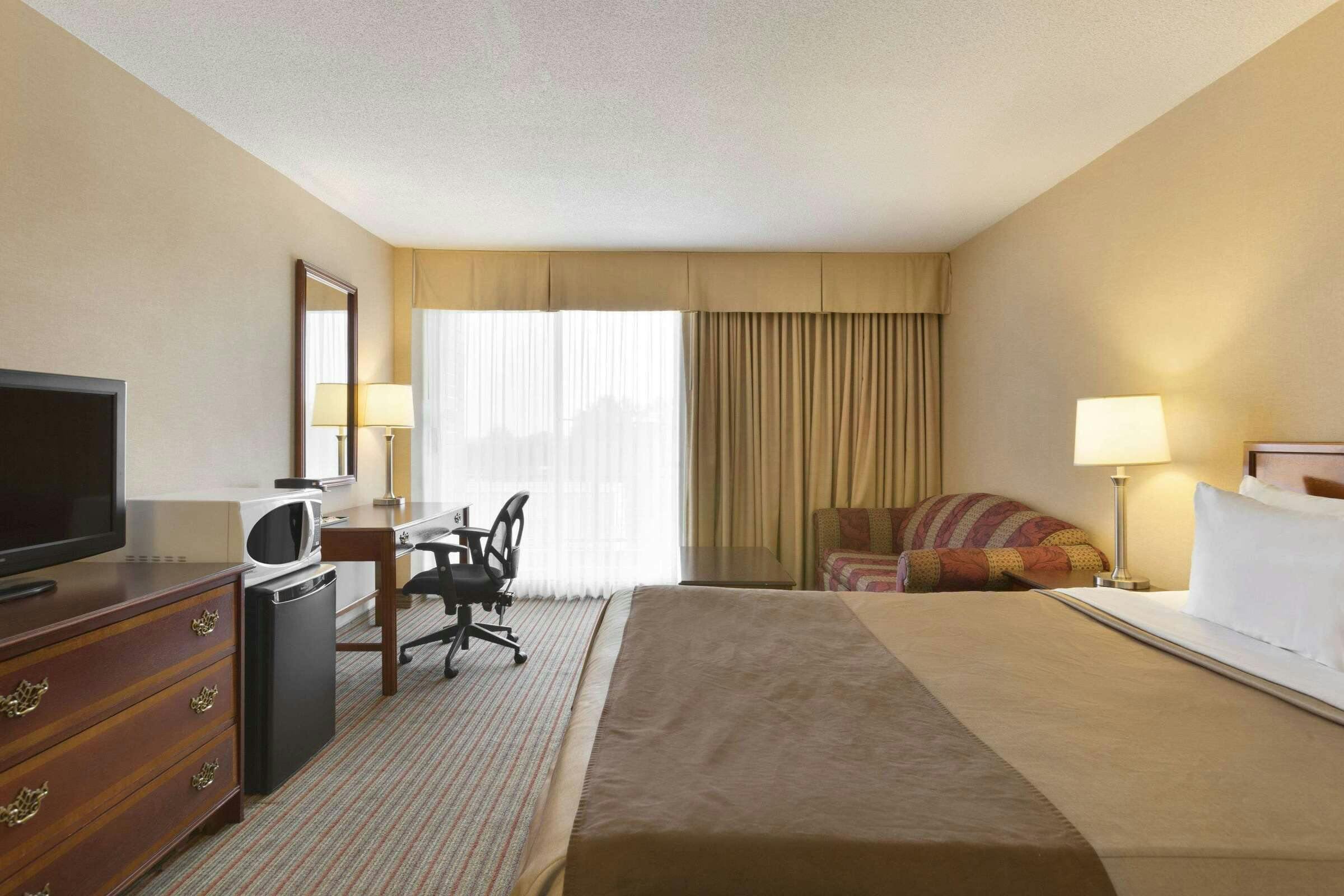 Hotel Ramada Belleville Harbourview photo 4