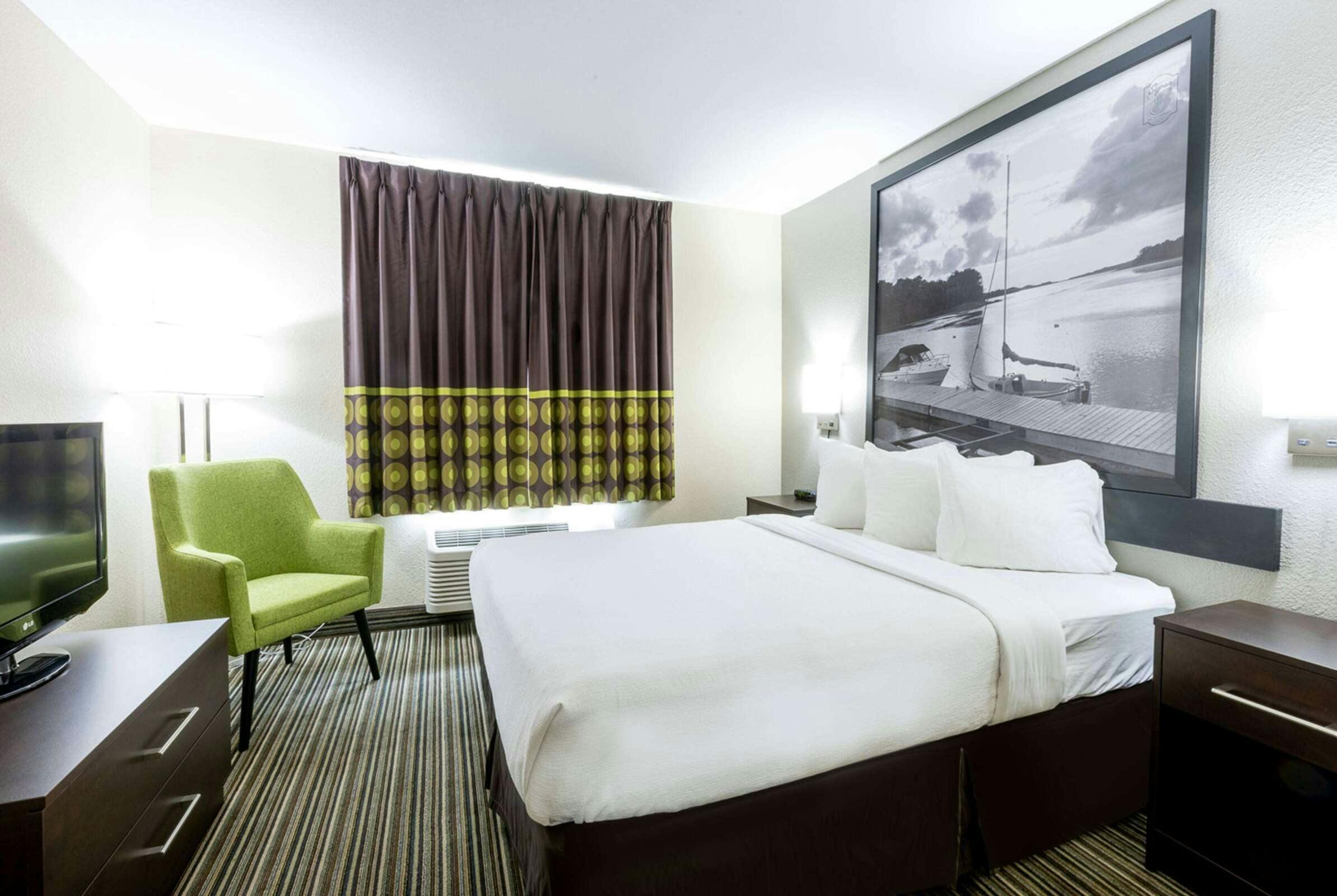 Hotel Super 8 by Wyndham Truro NS photo 3