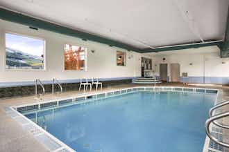 Hotel Super 8 by Wyndham Revelstoke BC photo 1